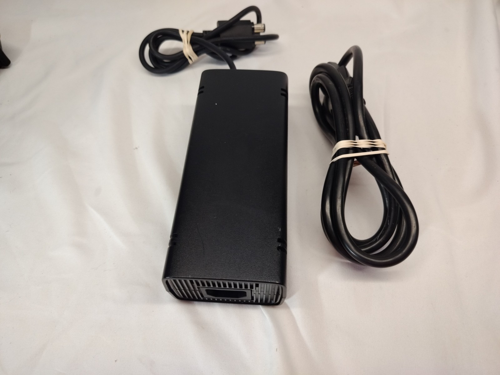 Microsoft Xbox 360 S Slim Model 1439 – Console & Kinect Bundle 4GB Tested