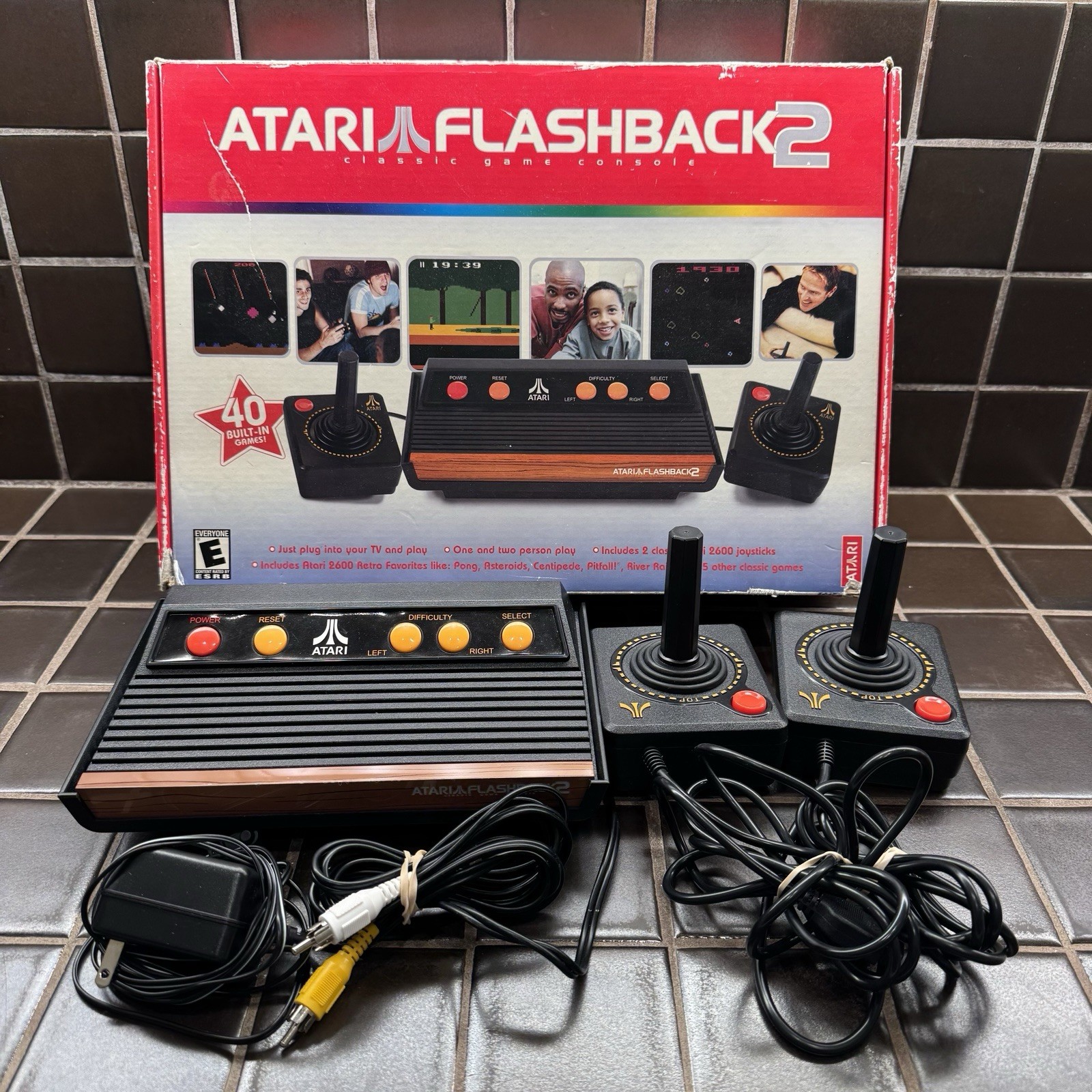 Atari Flashback 2 Classic Game Console 40 Built In Games w/ 2 Controllers Works