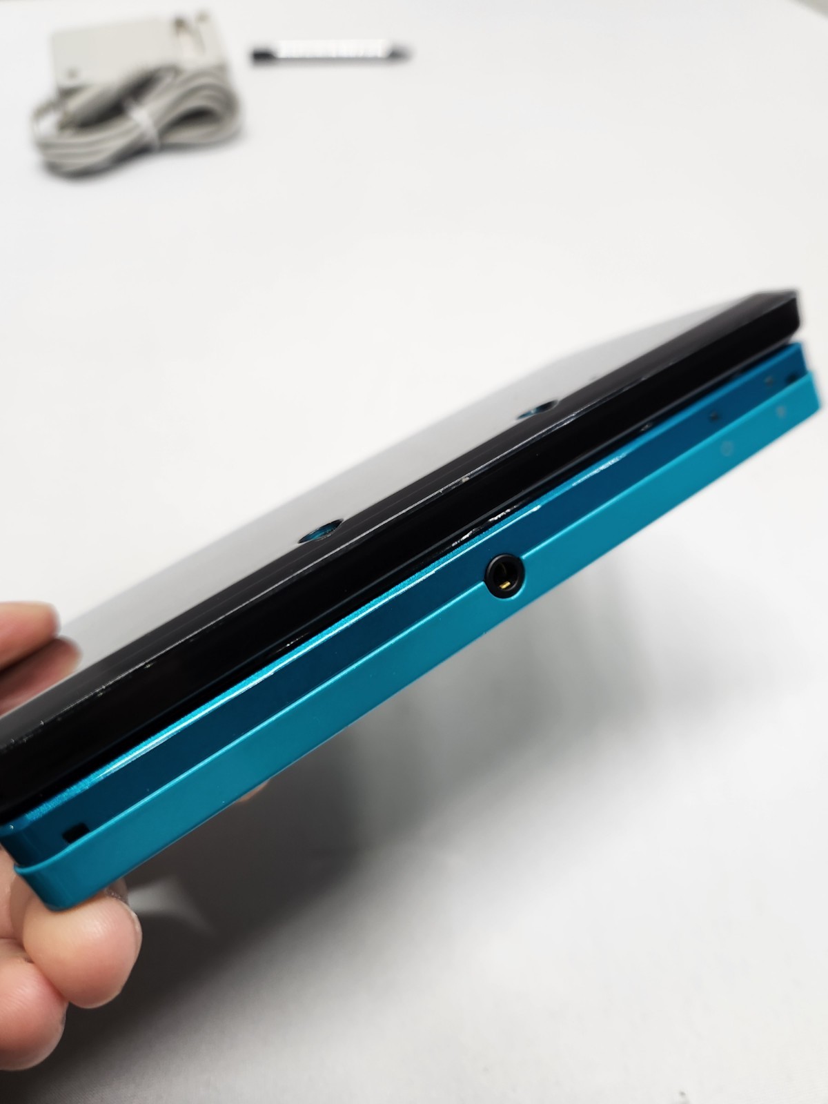 Nintendo 3DS & Charger – Aqua Blue/Black
