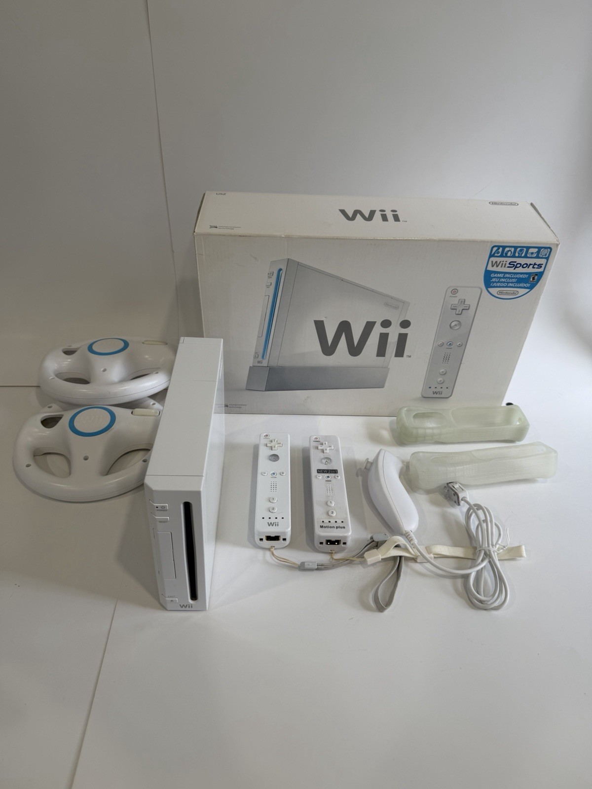 Nintendo Wii Original Box Bundle Tested Working Wii Sports MotionPlus 2 Remotes