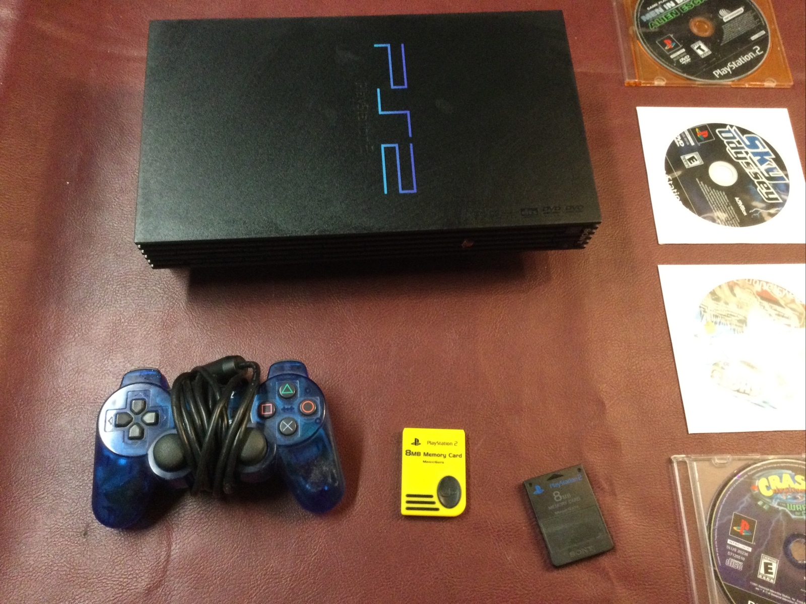 PlayStation 2 , 9 Games, 2 8 Bit Memory Cards