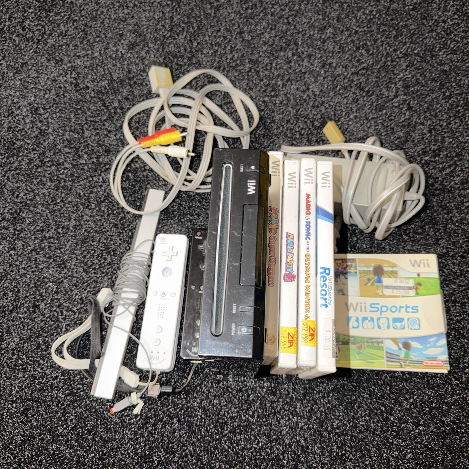Nintendo Wii Black Console System With Cords Wii Remote Bundle RVL -101 Tested