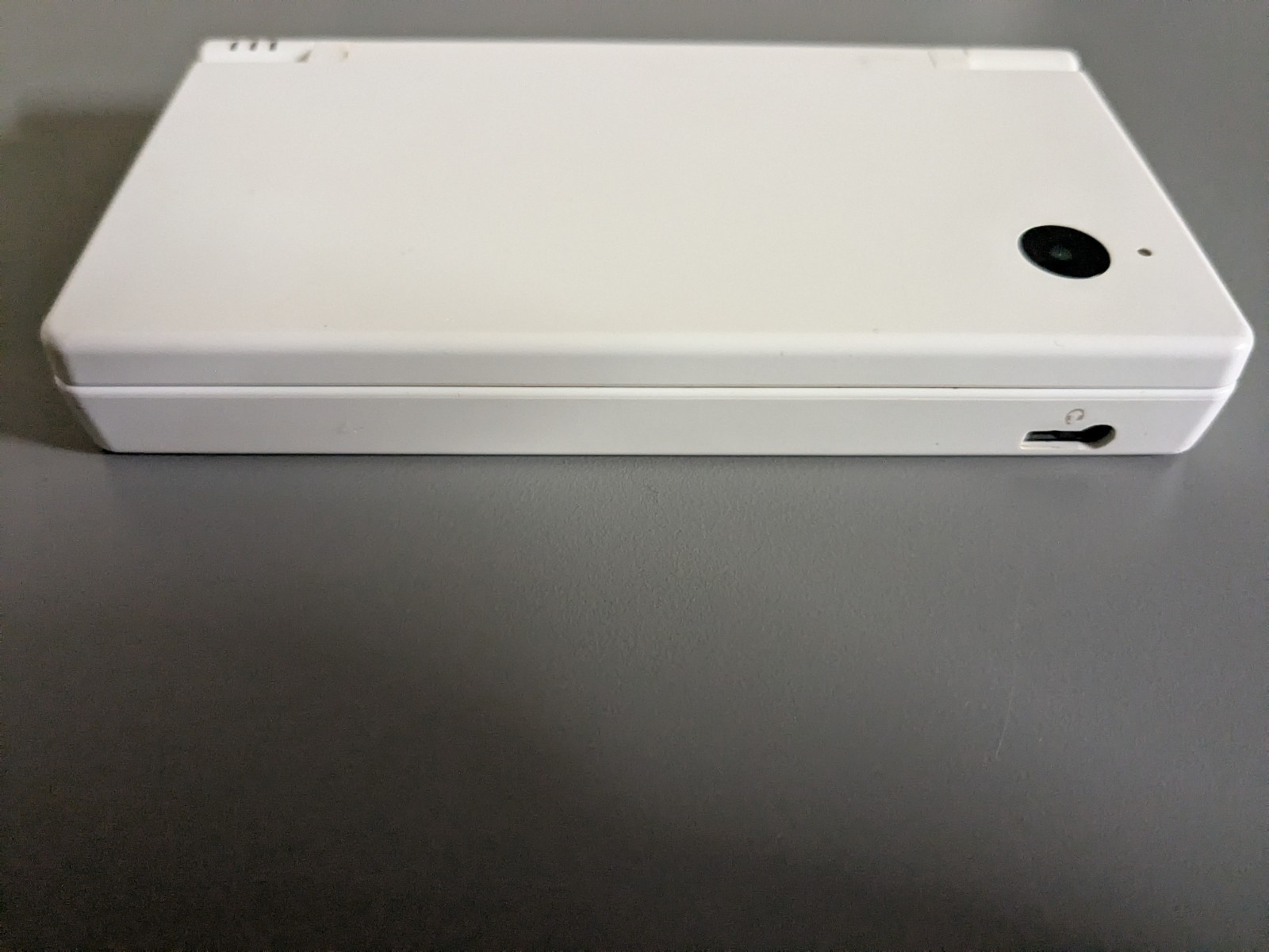 Nintendo DSi Handheld Game Console – White w/ 20 Games
