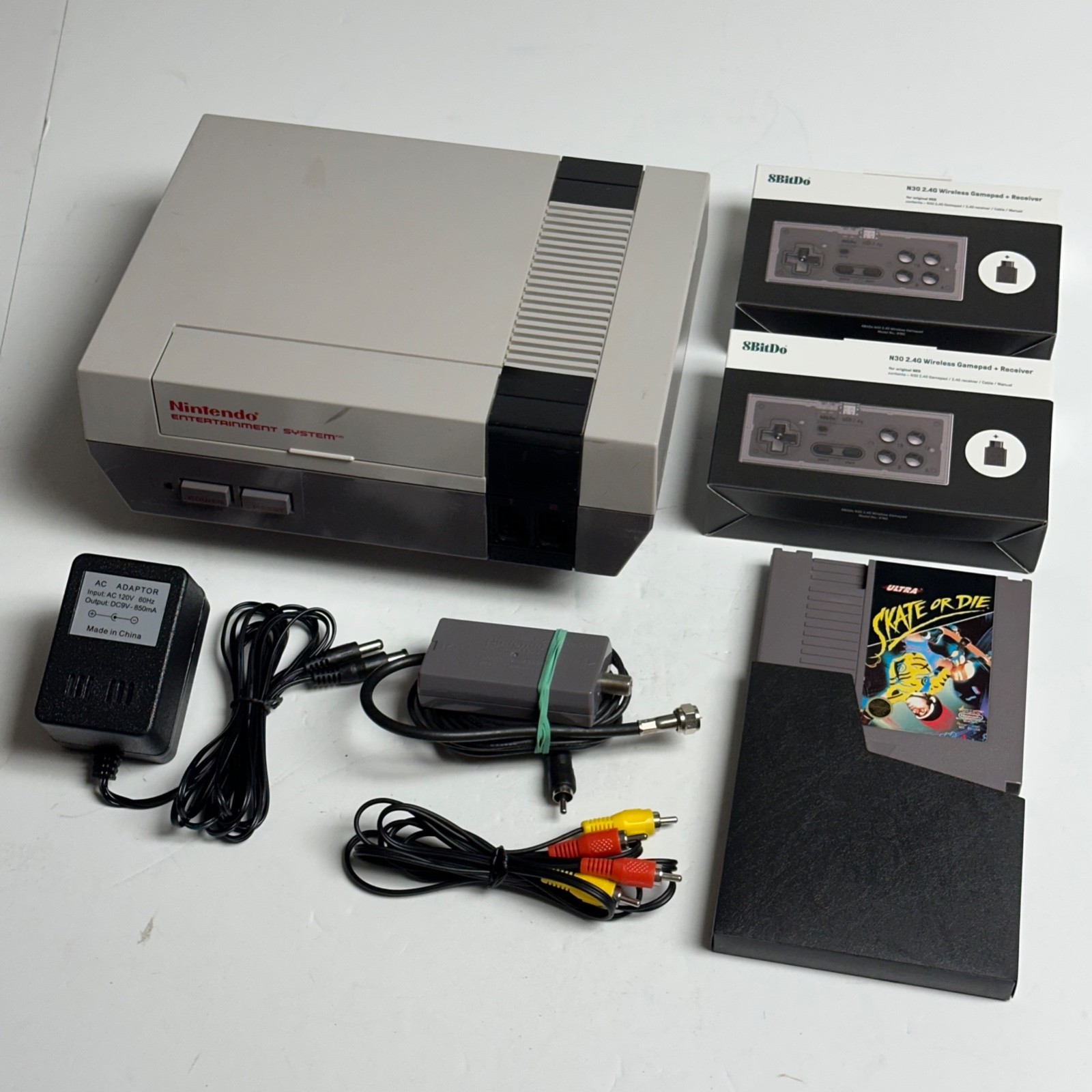 Nintendo NES Console w/ new 72-Pin, 2 x 8BitDo N30 2.4G, Game, Cables: Works