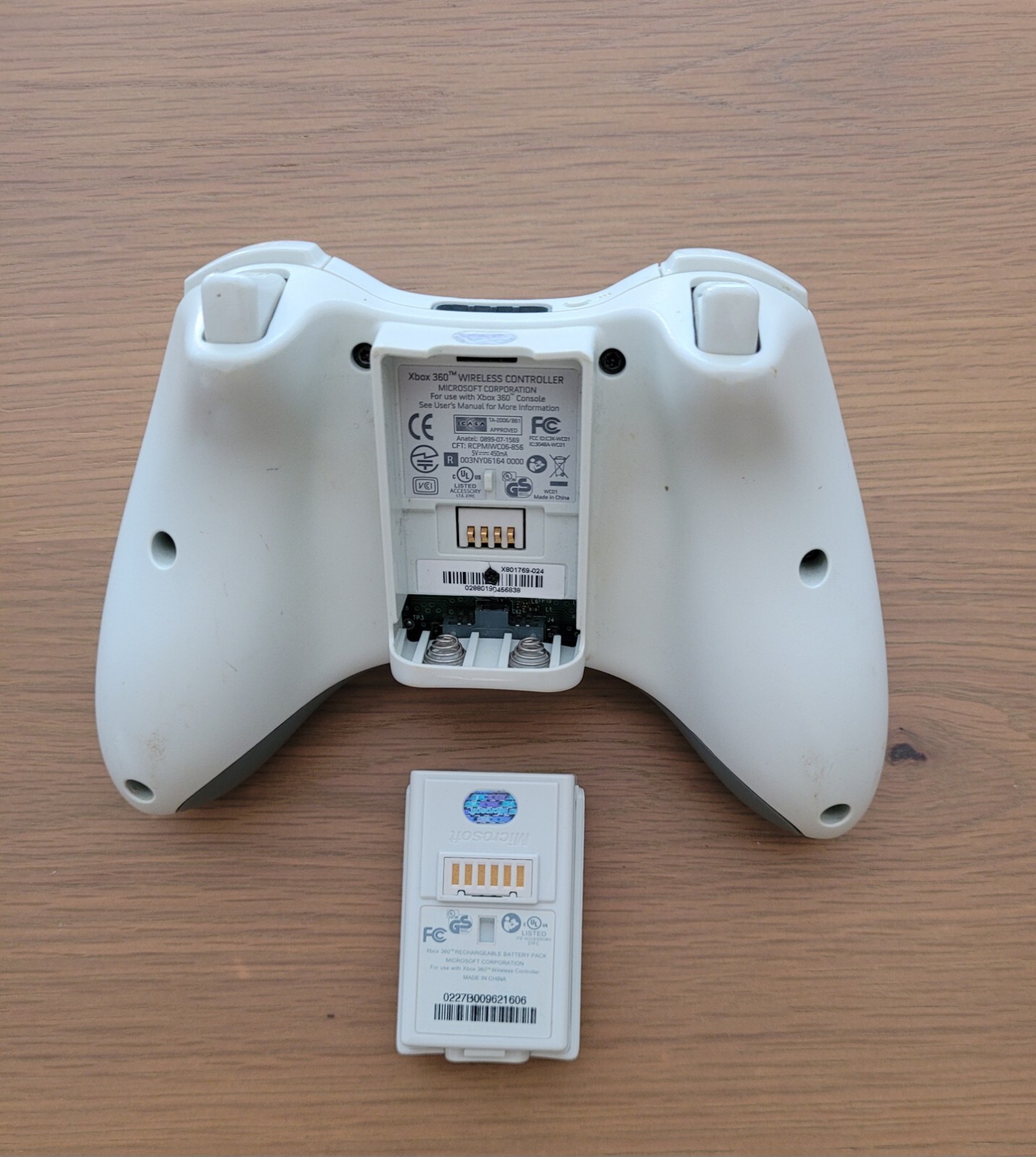 Pre-Owned Microsoft Xbox 360 Bundle 60GB White Console Adapter 2 Controllers