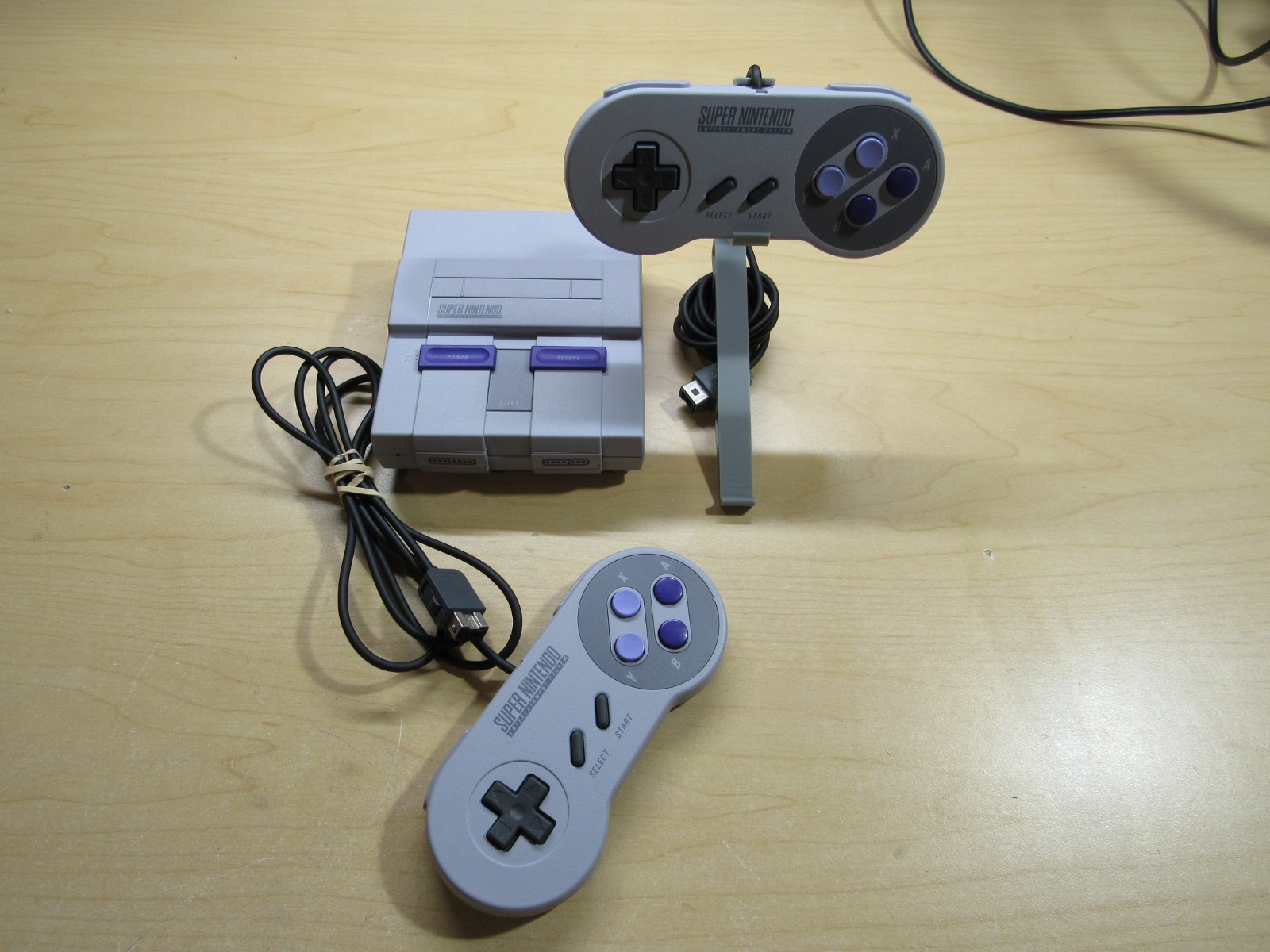 SNES Mini Classic Super Nintendo Console 2 Controller Display Stand Very Clean!!