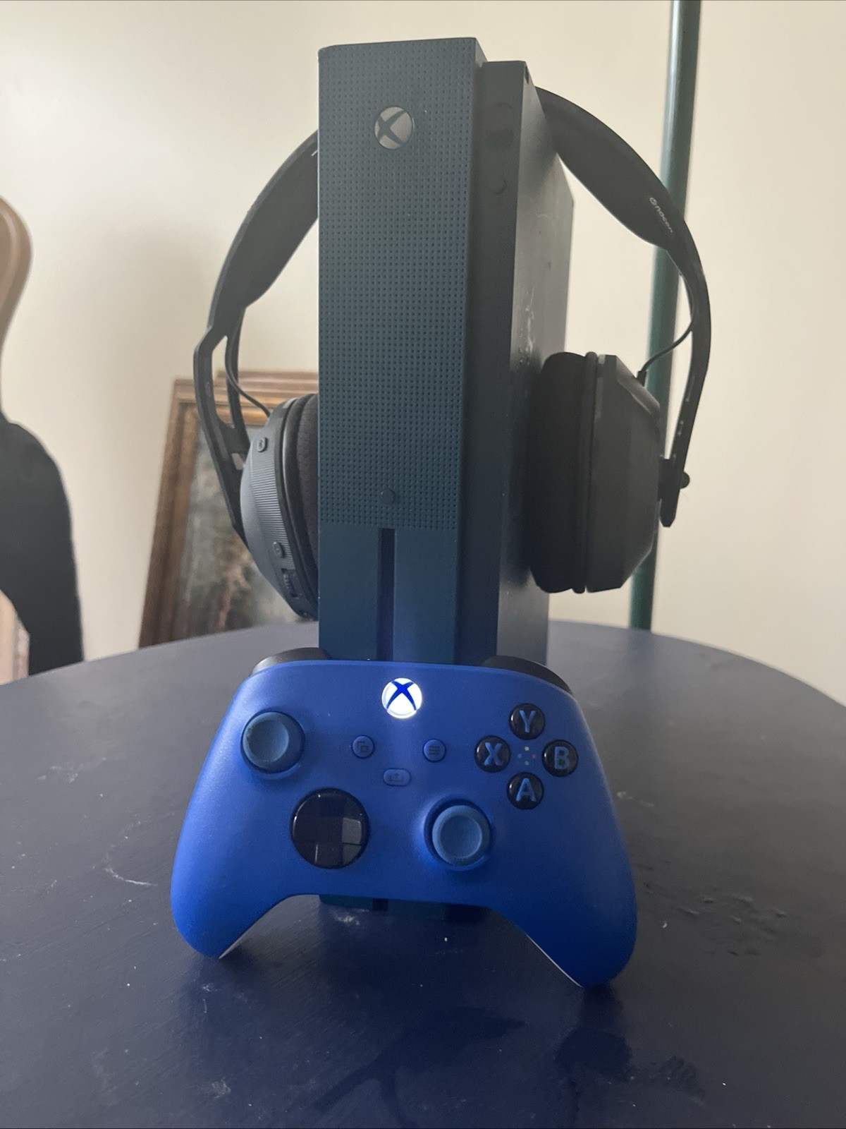 Xbox One Is With Wireless Bluetooth Headset And Gaming Controller ￼