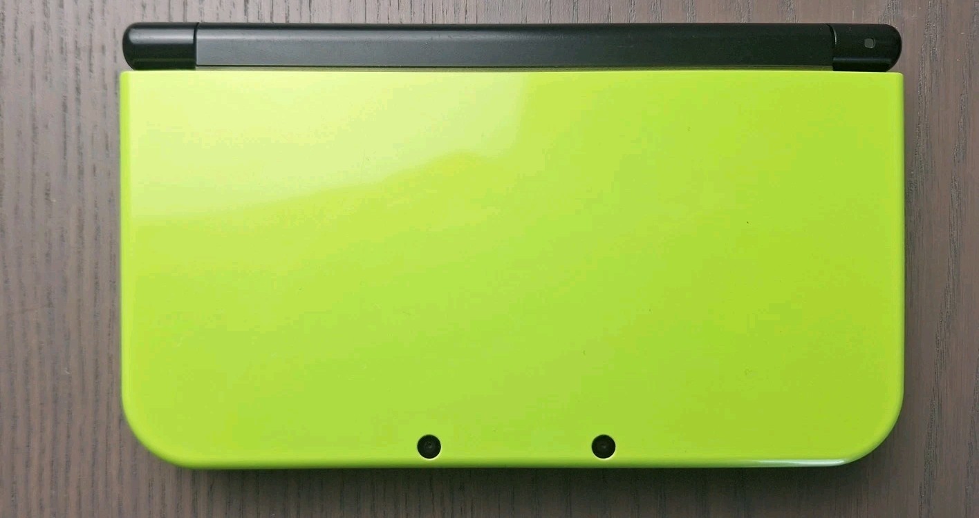 New Nintendo 3DS XL Lime Black | Charger + 32GB SD Card | Region Free