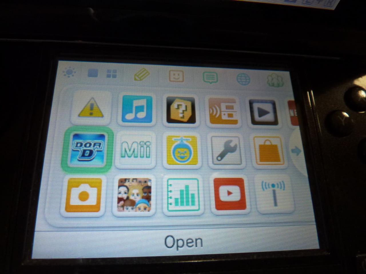 Nintendo 3DS 2GB Handheld System Black Used No Stylus w/ Aftermarket Charger +++