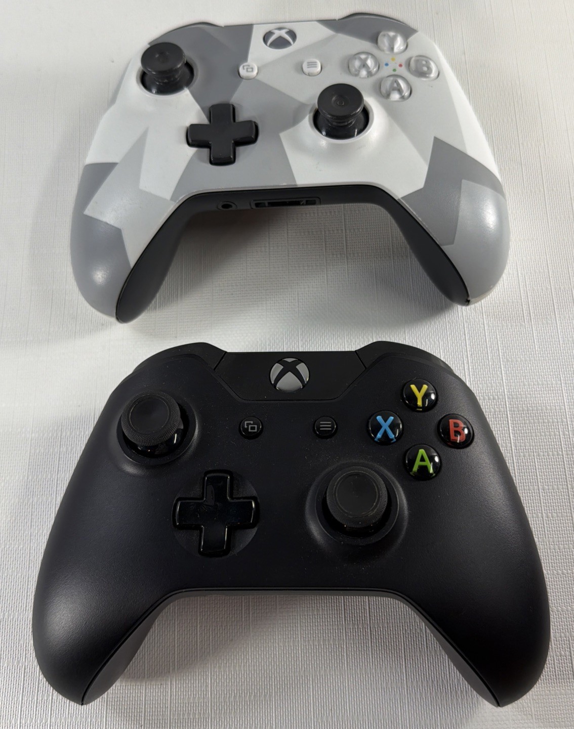 Microsoft Xbox One 1540 500GB Console System W/ 2 Controller & Wires – Tested
