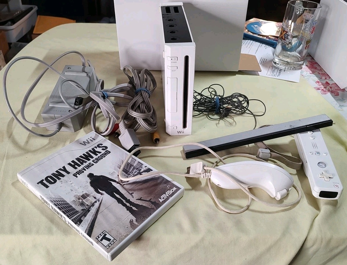 Nintendo Wii Video Game Console System Model RVL-001 Bundle Tested Works