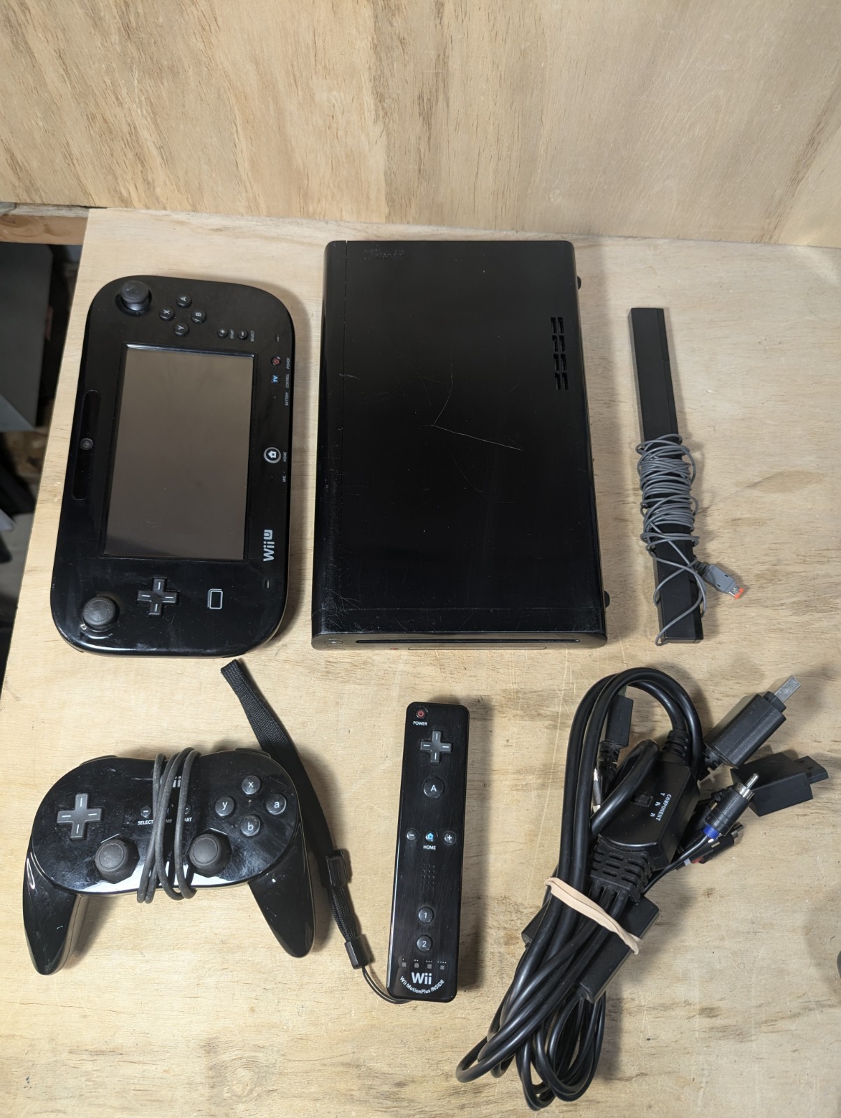 Nintendo Wii U 32GB Black Console w/ GamePad, HDMI Wi-Fi 1080p WUP-101(02) READ
