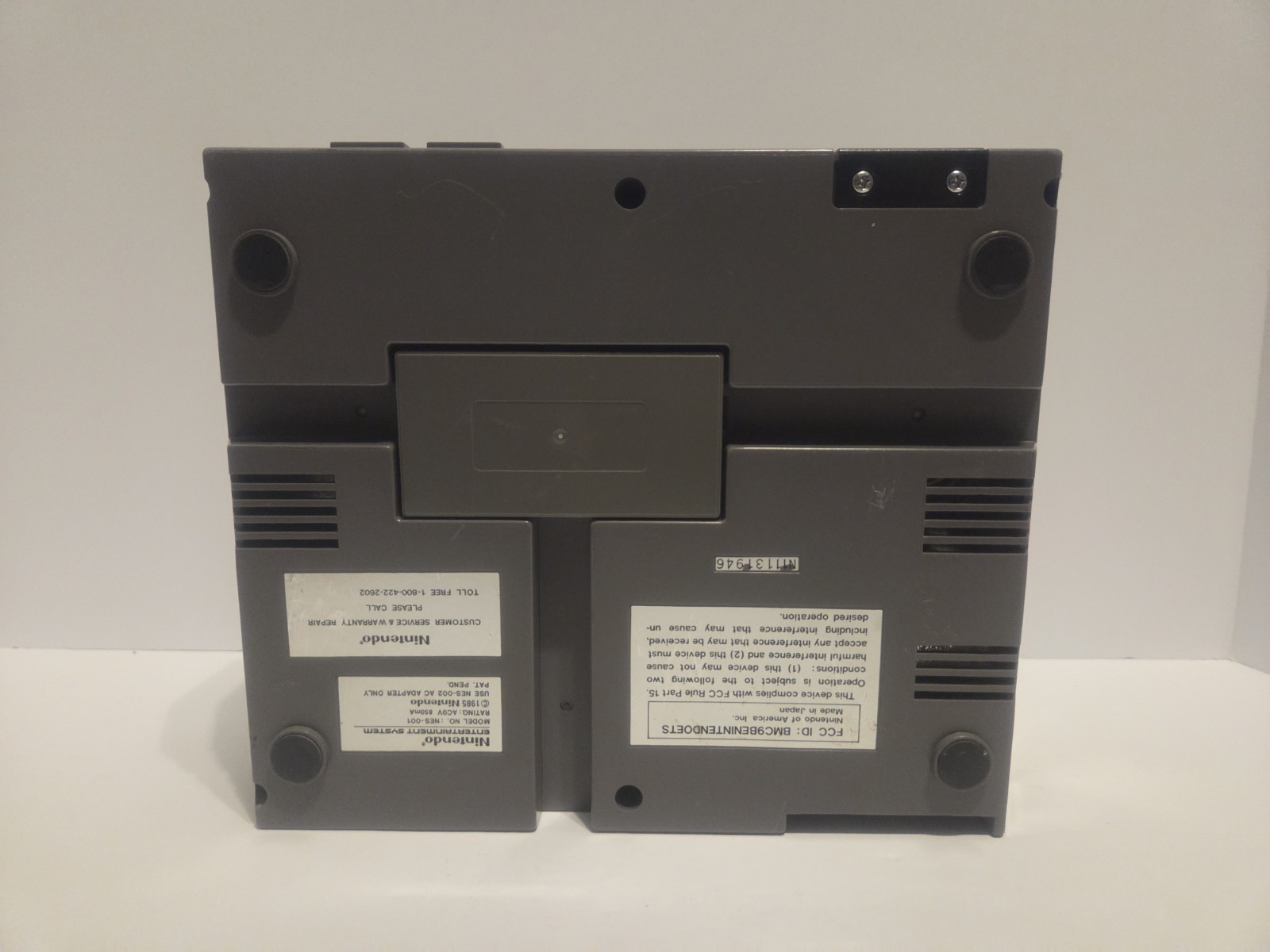 Nintendo Entertainment System Action Set NES-001 NTSC-U/C Console w/ Controller…