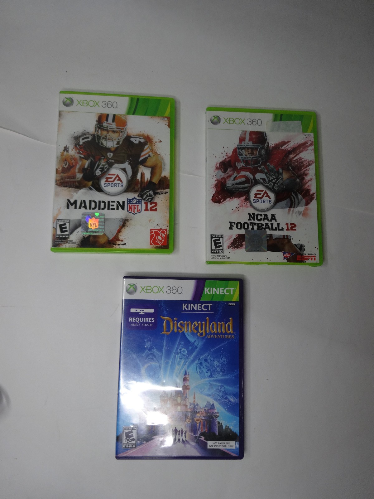 Xbox 360 S 256 GB Bundle: 1439 Console, Kinect , controller and 3 games; Tested