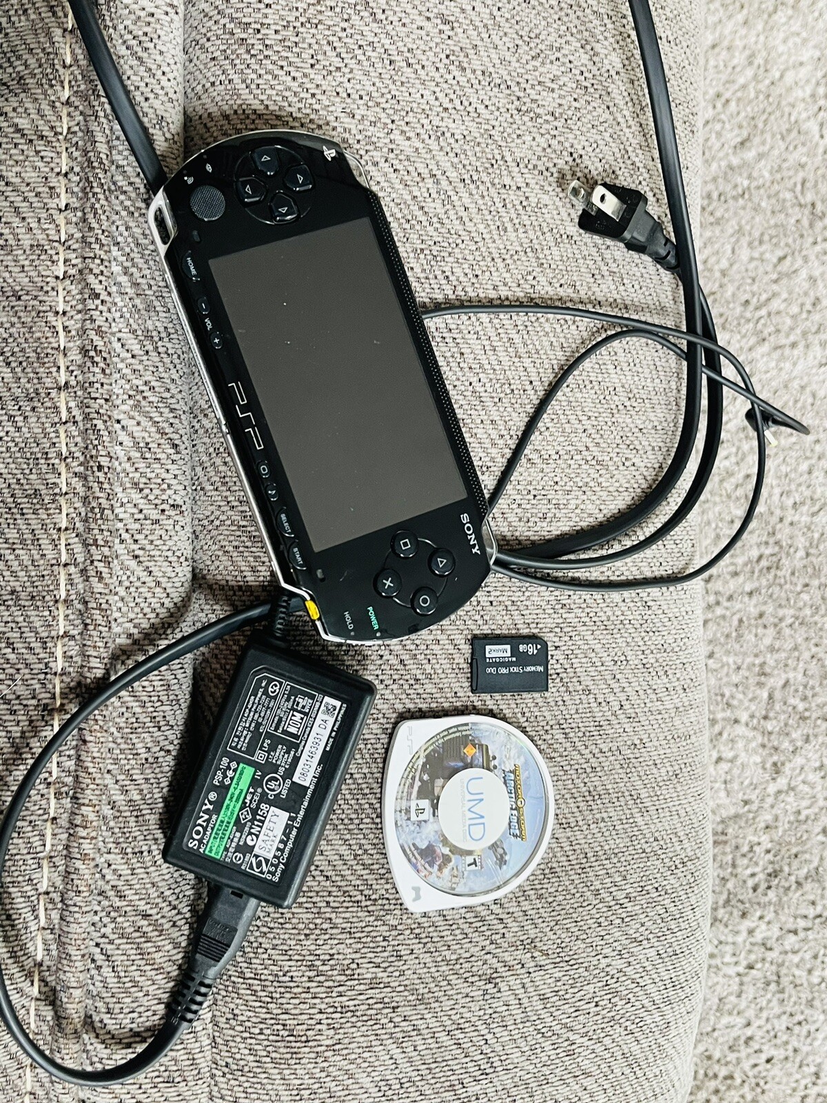 Sony PlayStation Portable Value Pack – Black (PSP-1001K)