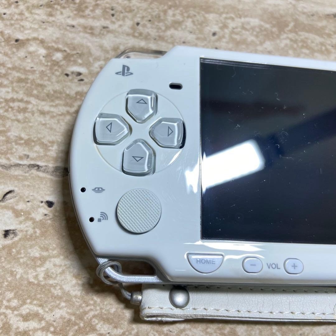 Sony PSP 2000 Ceramic White Almost Unused Complete in Box 6760