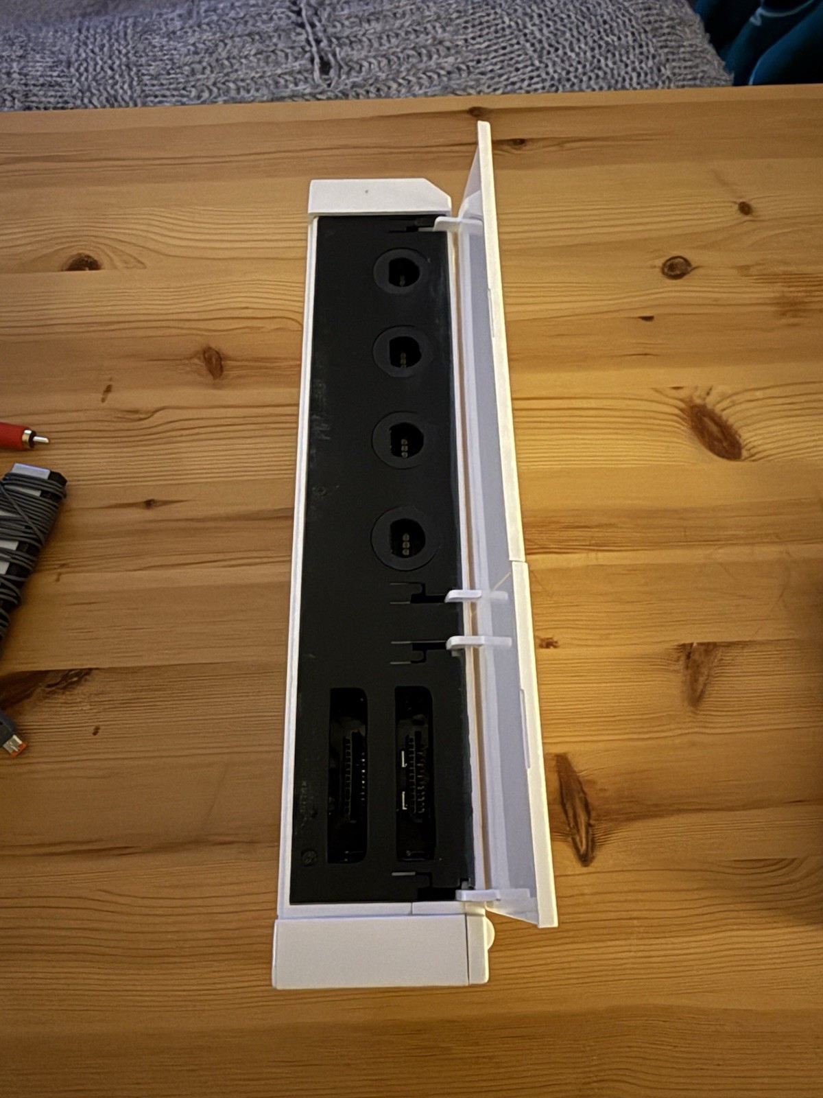 Nintendo Wii Console comes with 2 remotes, accessories and cables!