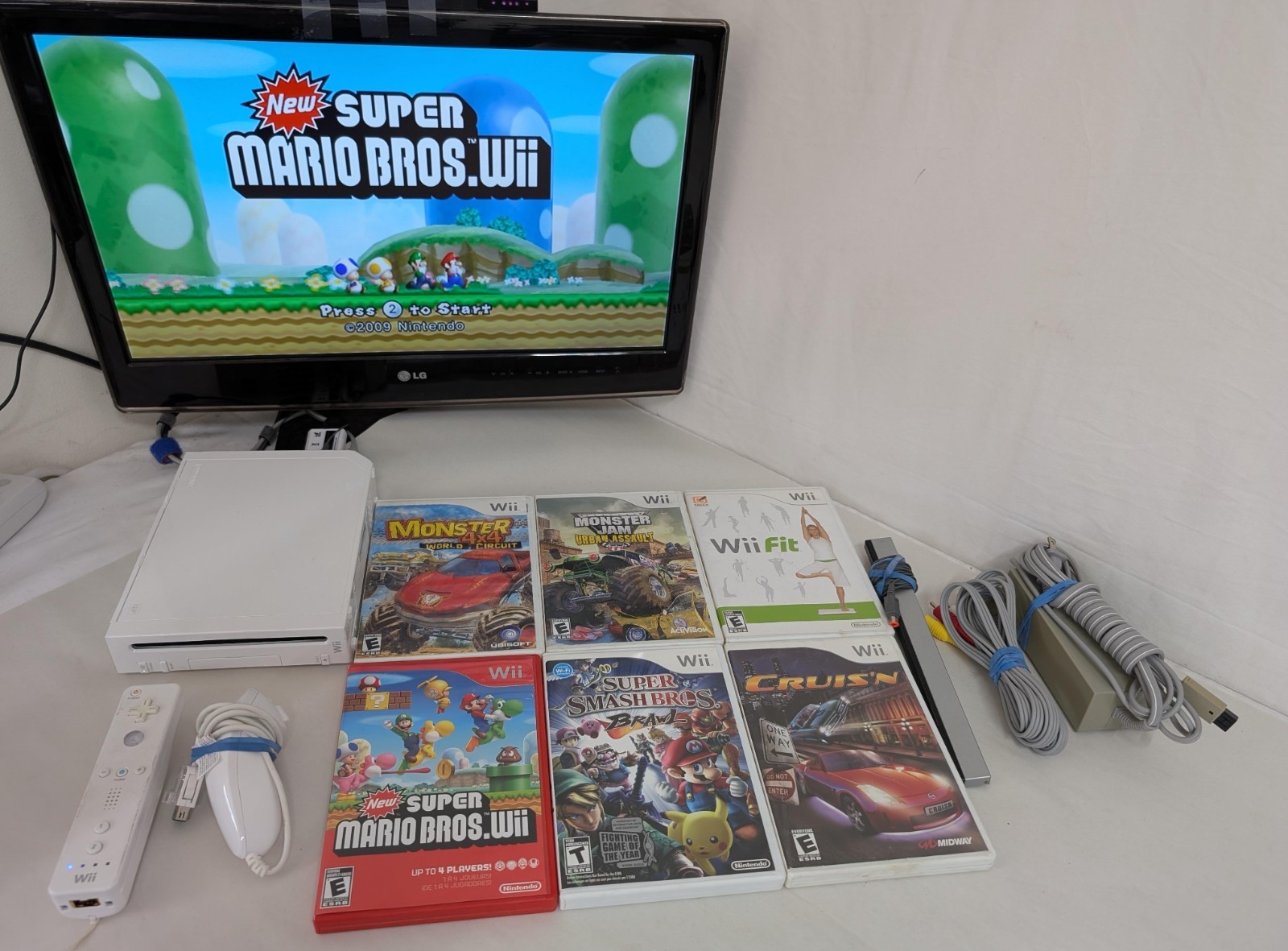 Nintendo Wii Console Bundle with 6 Games and Accessories – Tested and Working!