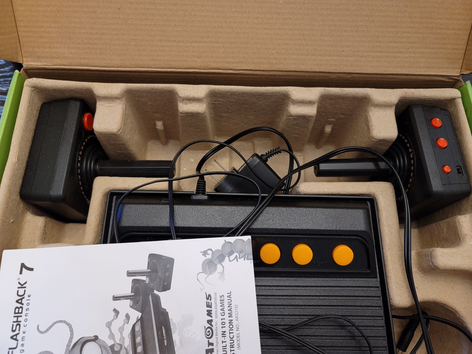 Atari Flashback 7 Classic Game Console 101 Built-in Games w/ Original Joystick