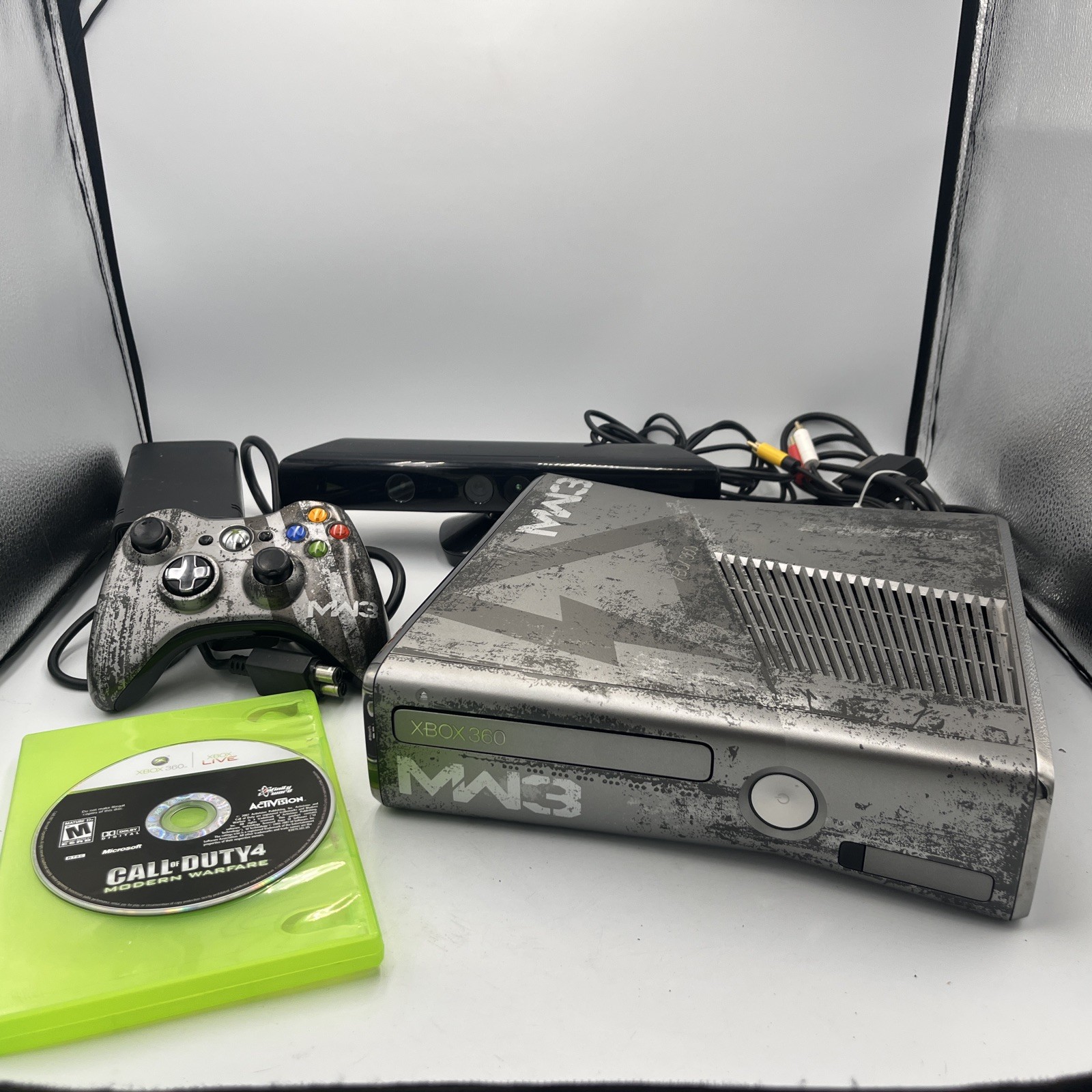 Call Of Duty Modern Warfare 3 MW3 Xbox 360 Console w/ Controller, Kinetic, 320GB