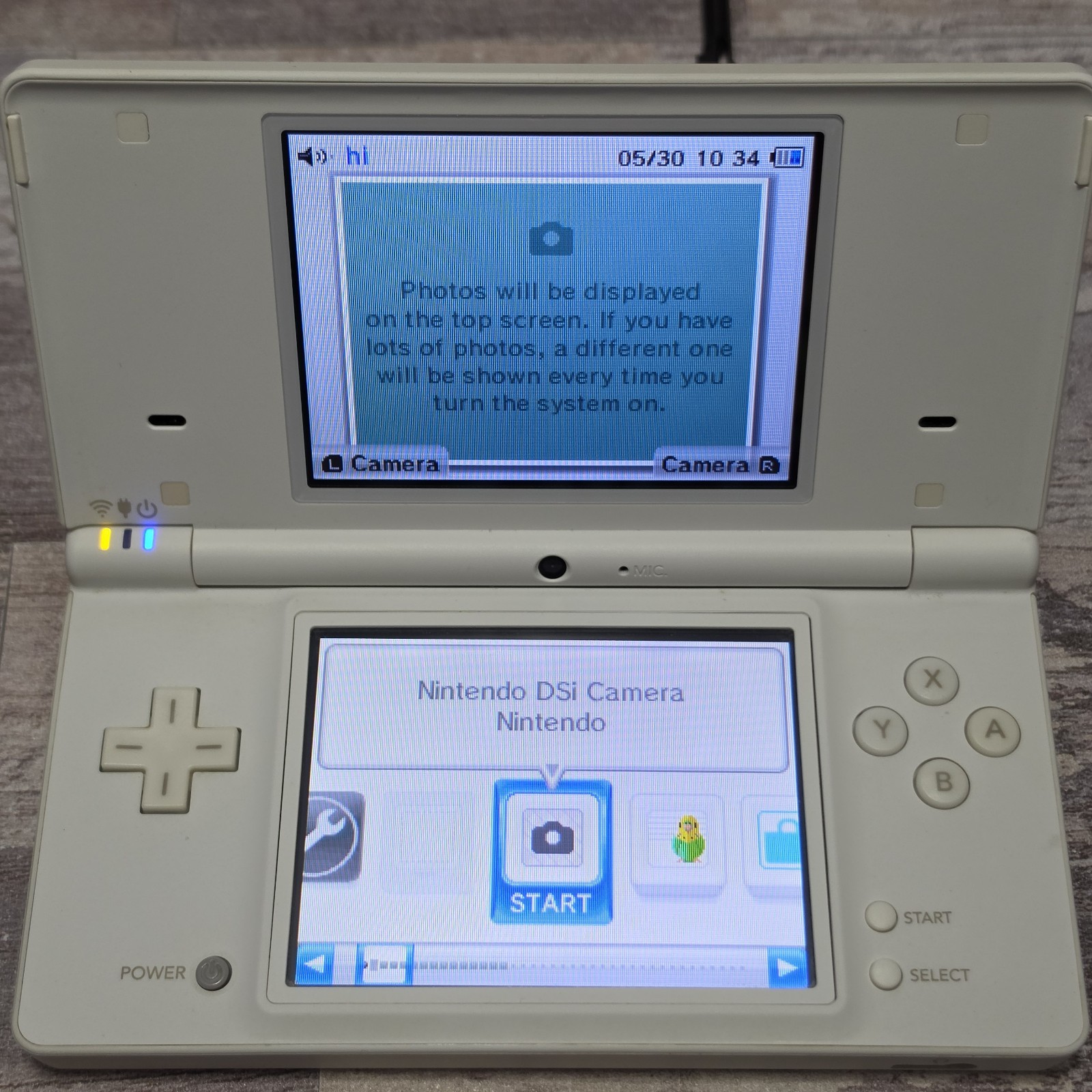 Nintendo DSi Console White Model TWL-001 with Charger, Stylus, 8 Games Complete