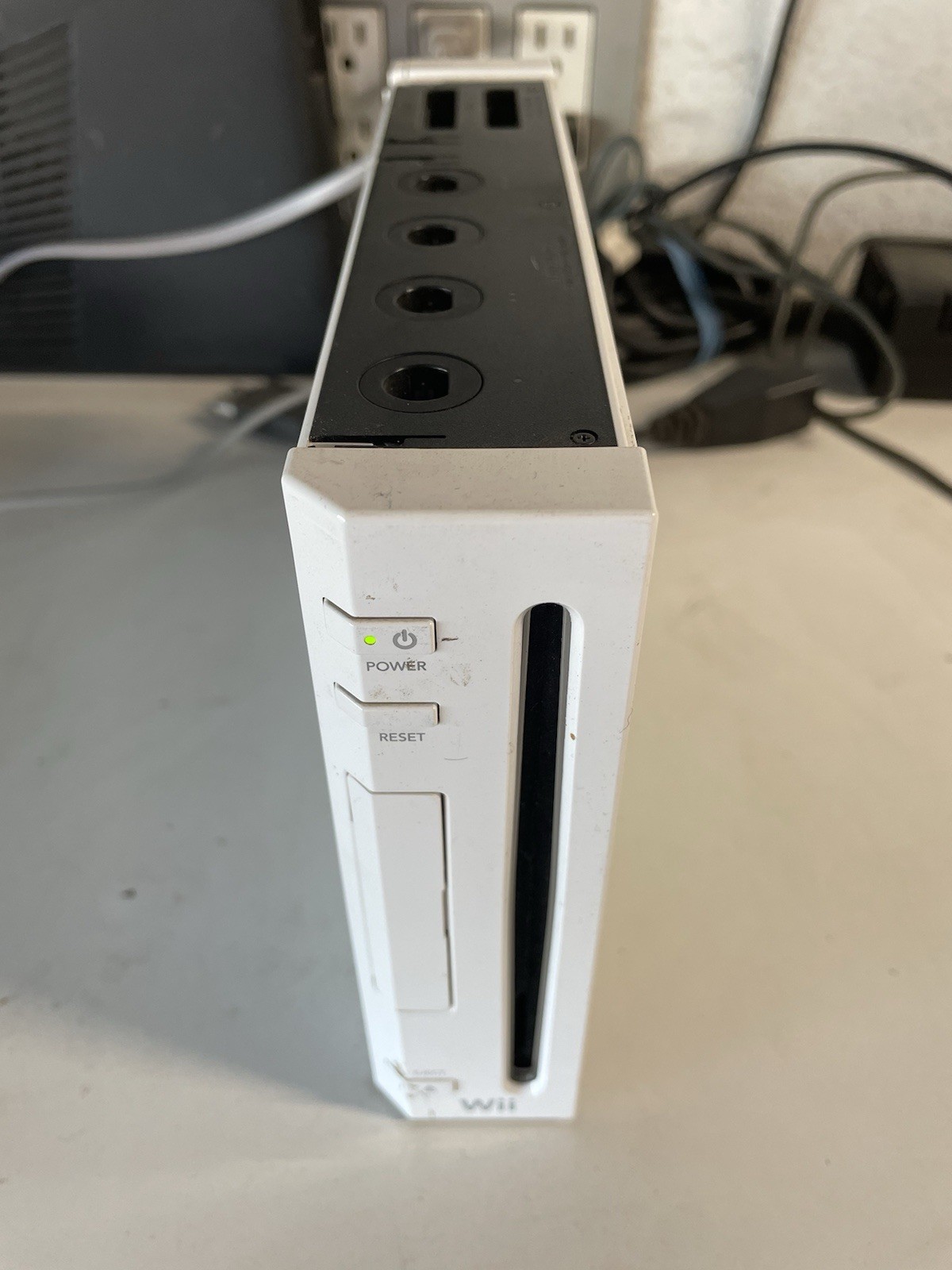 Wii Console Only RVL-001 For Parts As Is – Powers On – Doesn’t Read Disc At All