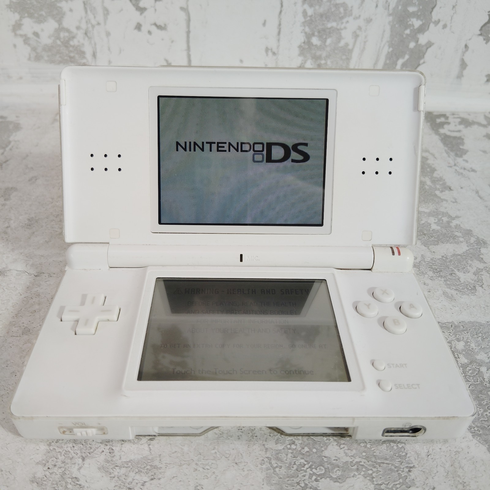 Nintendo DS Lite Bundle 2 Games Charger Stylus Mega Man White Scooby Doo