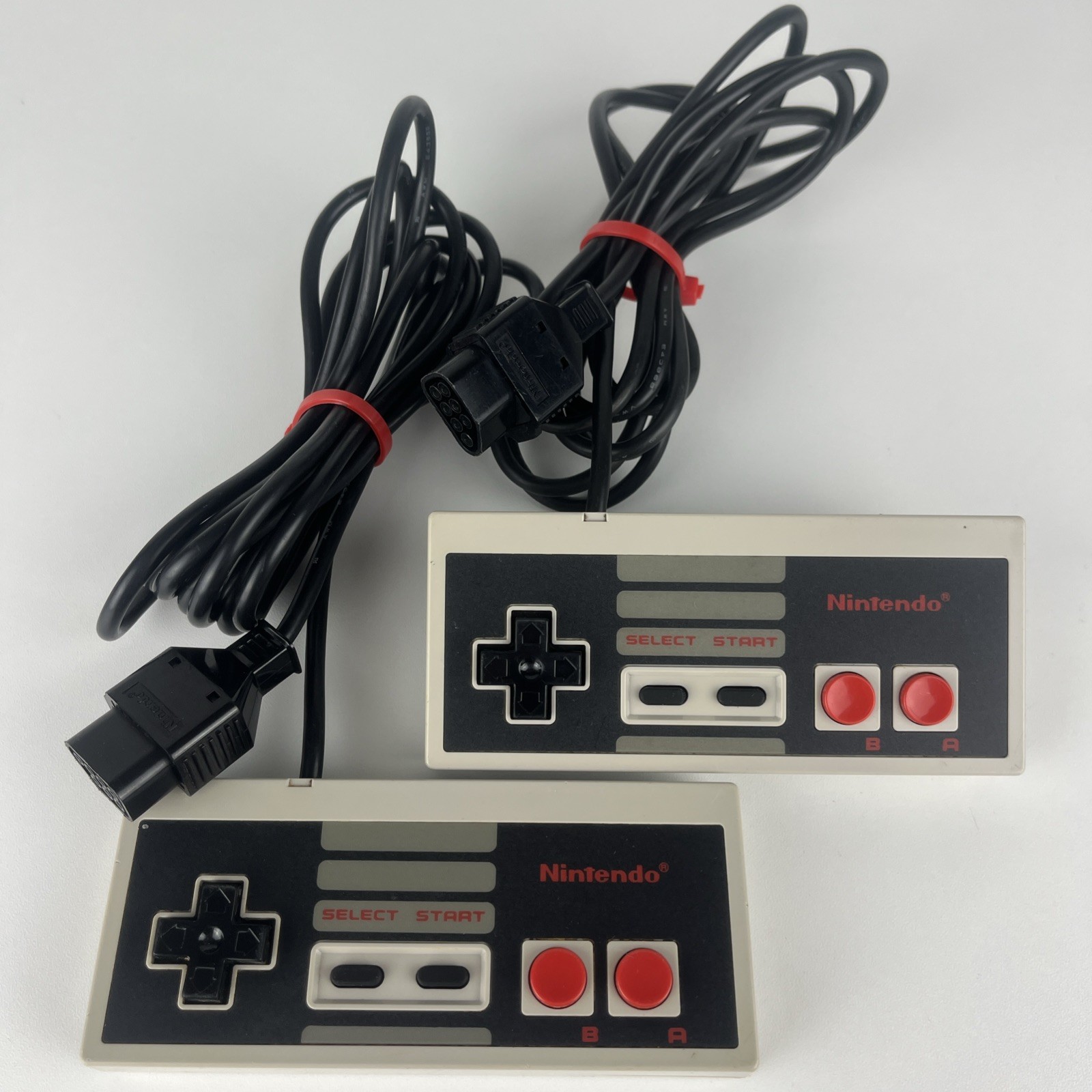 Nintendo NES System Console Bundle 2 Controllers Zapper Gun 3 Games NEW 72 PIN