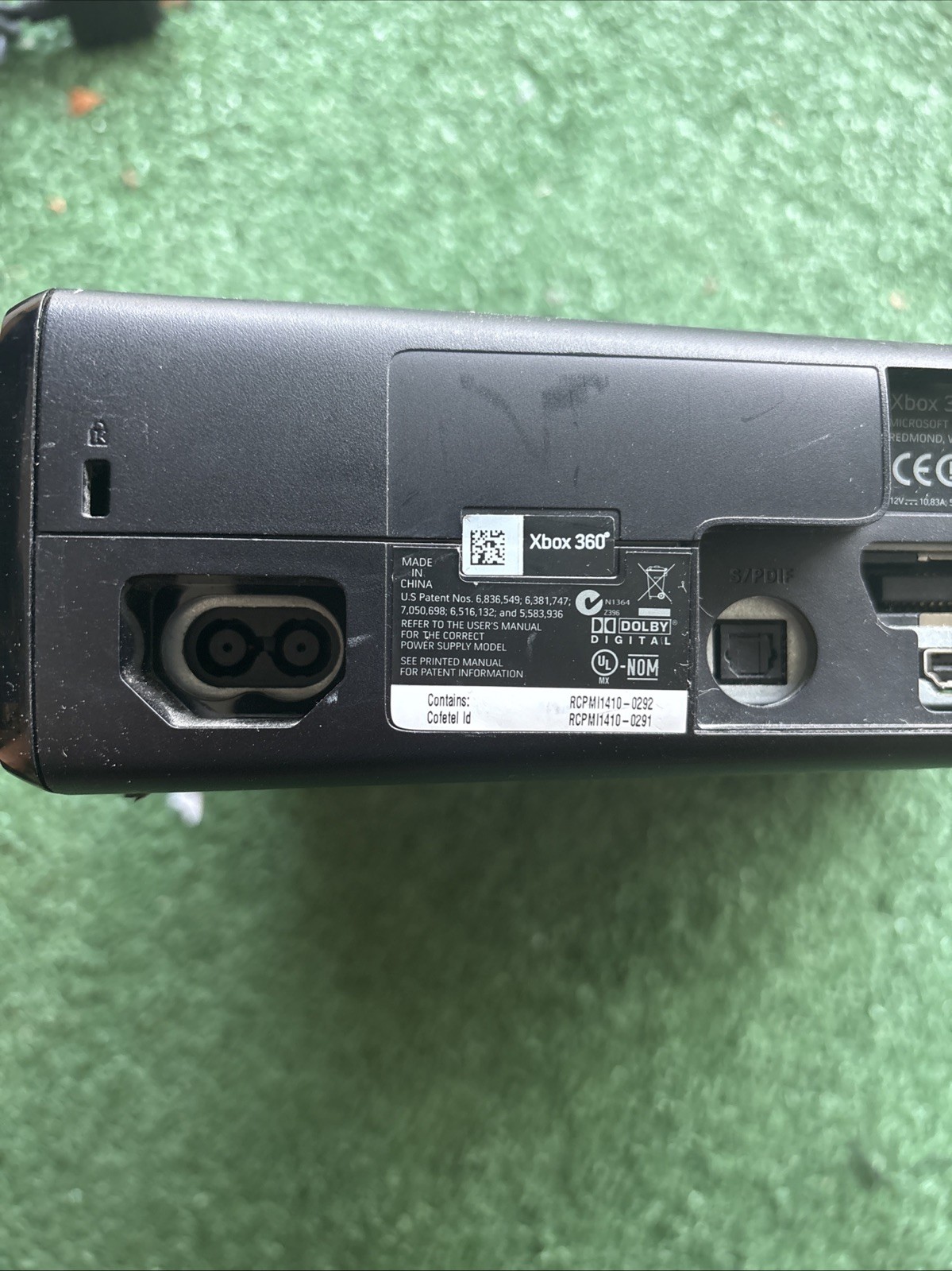 Microsoft Xbox 360 Slim Black with Cords,2 Controllers and Kinect – Un Tested