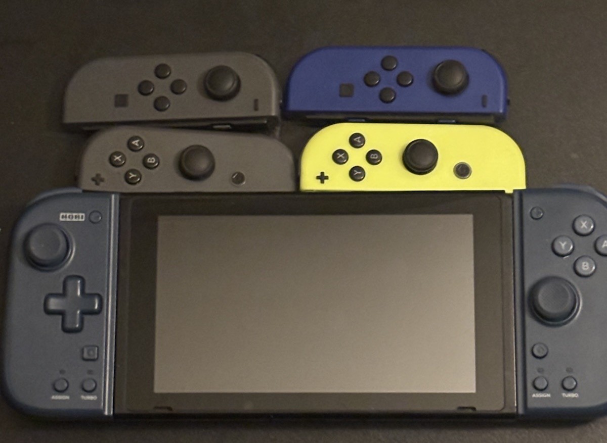Nintendo Switch 720p USB-C Handheld w/ 4 Joy-Con Controllers Blue/Gray