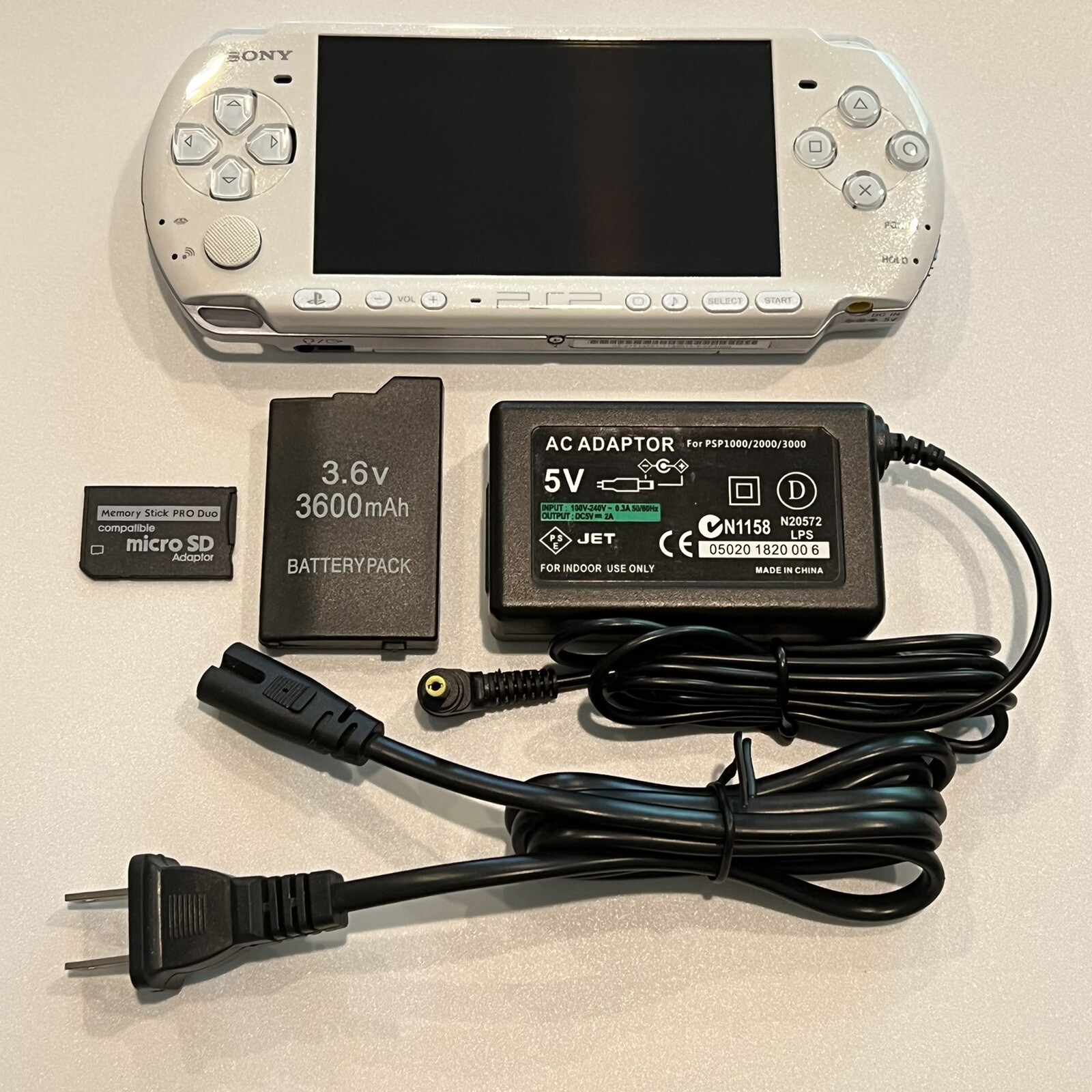 PEARL WHITE Sony PSP 3000 System w/ Charger & 16gb Memory Card Bundle Import