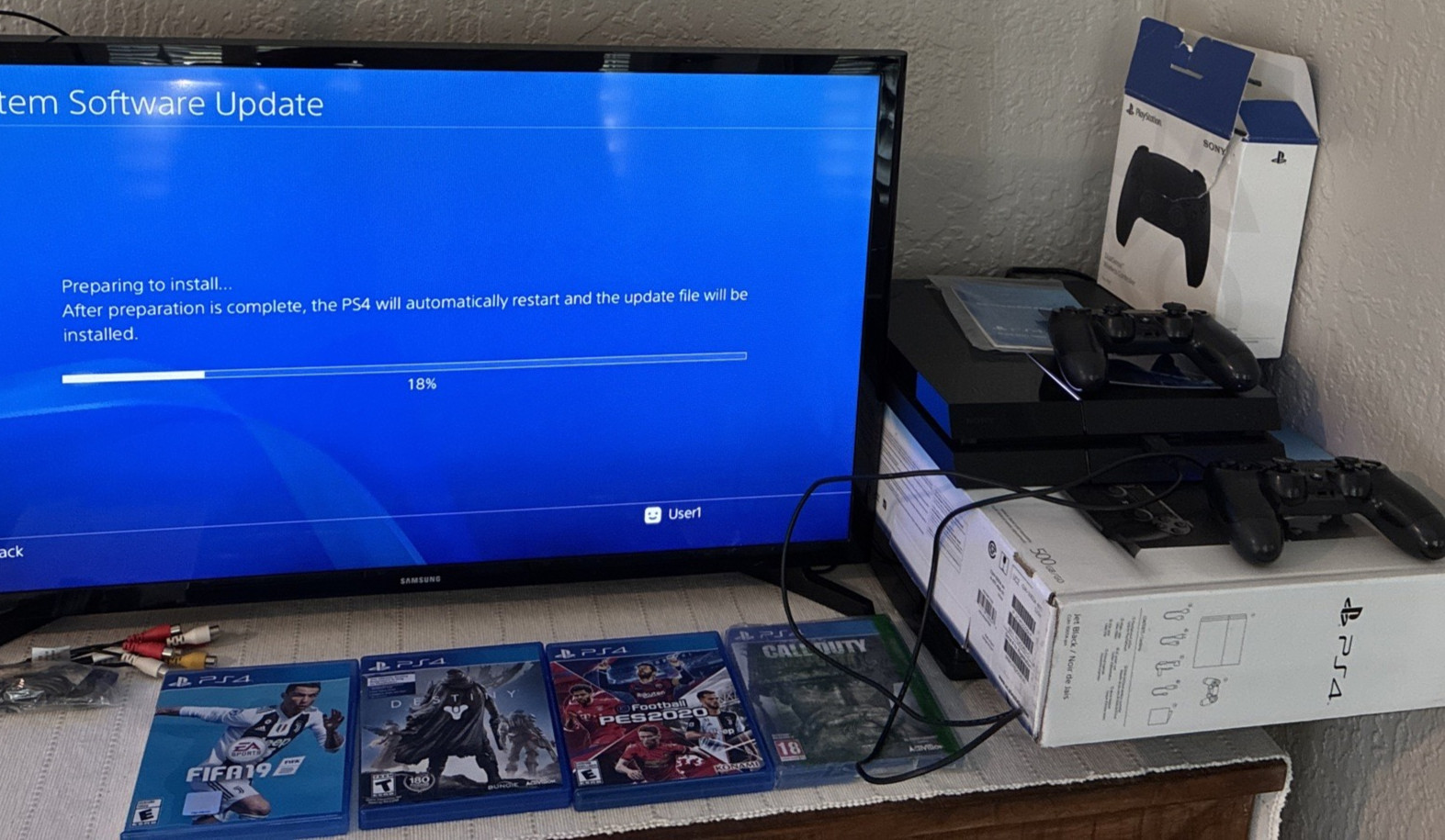 Sony PlayStation 4 500GB Console Bundle in Original Box w/ 2 Controllers & 4 Gam