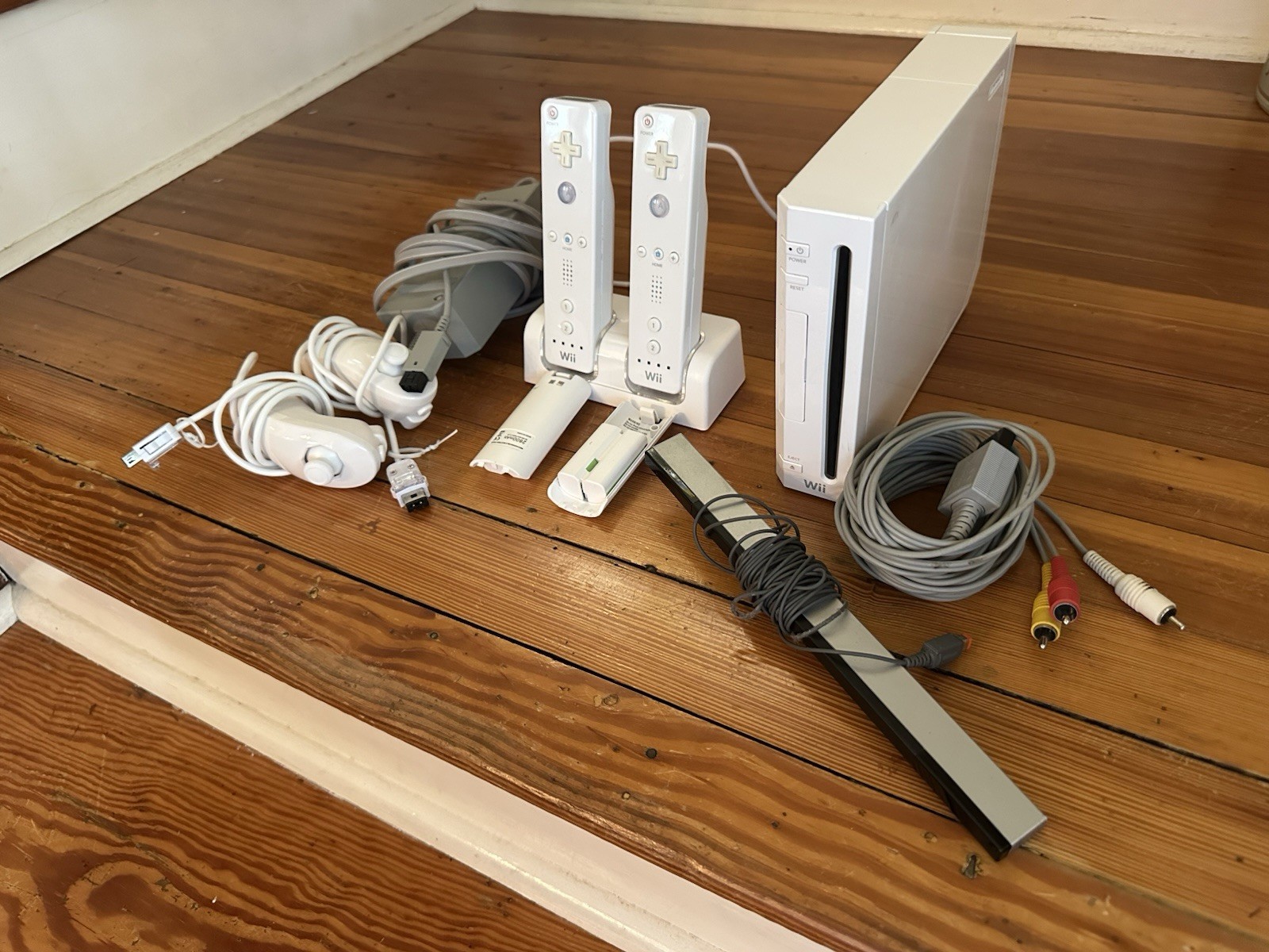 Nintendo Wii Console, White Premium Bundle [nintendo_wii]