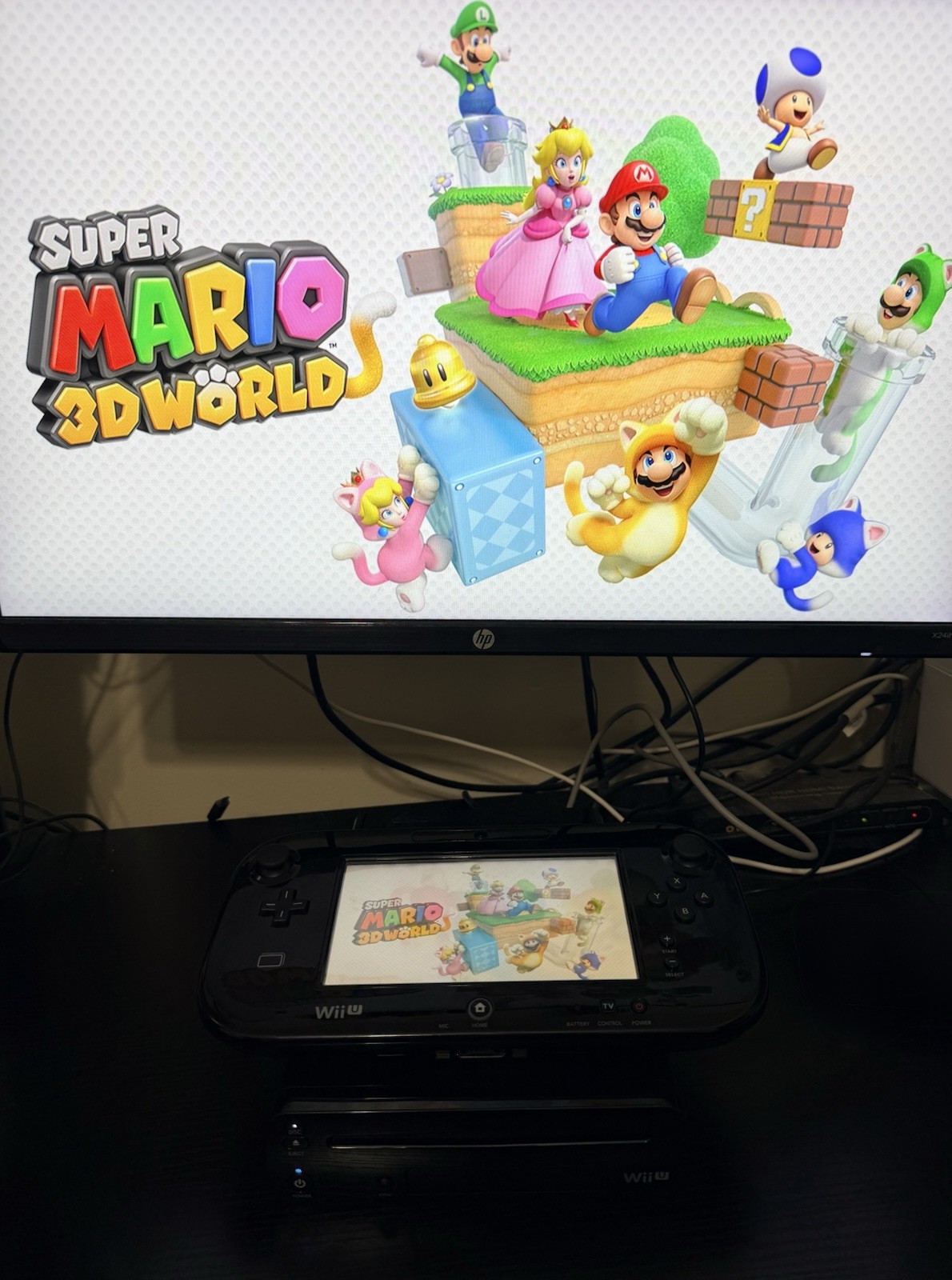 Nintendo Wii U 32GB Console bundle w/GamePad, 5 Games great condition