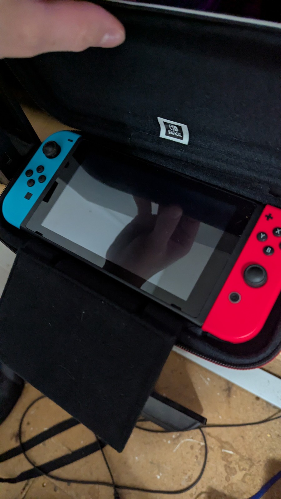 Nintendo Switch 128 w/ case, port, free game, 1 pro-controller