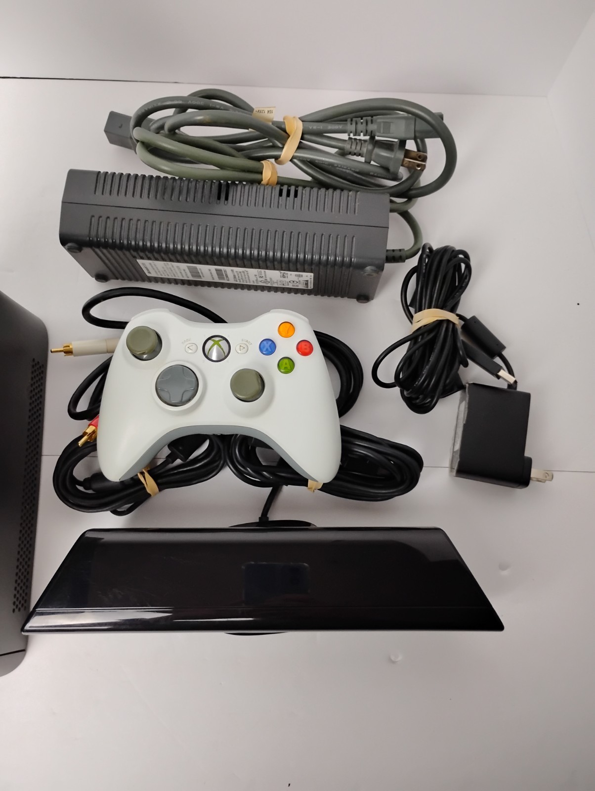Xbox 360 Elite Jasper Console BUNDLE /120GB/Kinect Camera/Controller