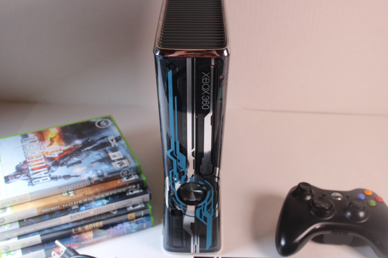 Microsoft Xbox 360 320GB Halo 4 Edition Console, 1 controller, 5 games, tested