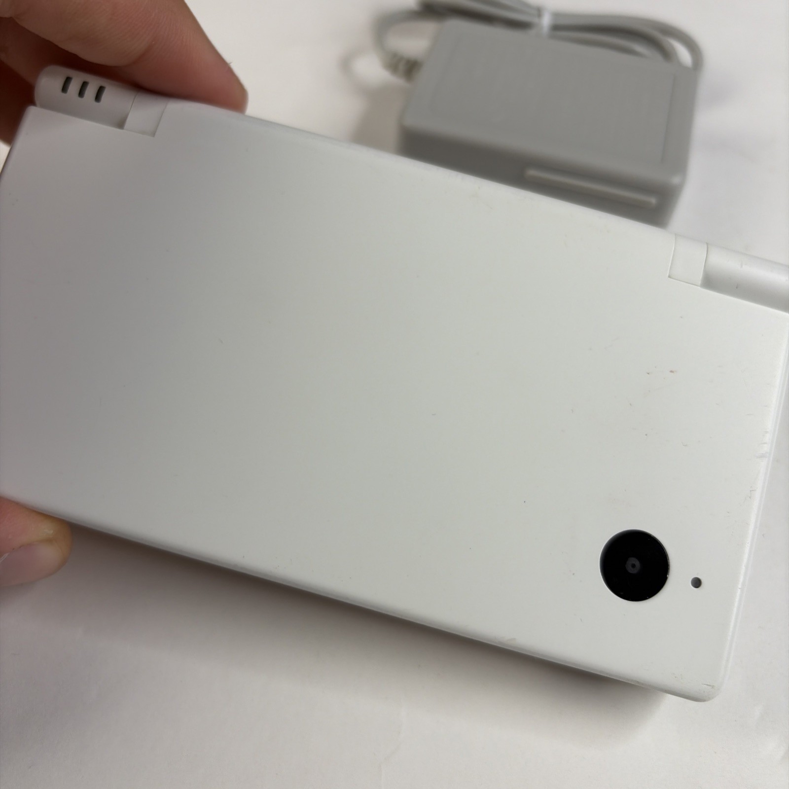 Nintendo DSi White Handheld Game Console with Charger. TESTED/WORKING US Model