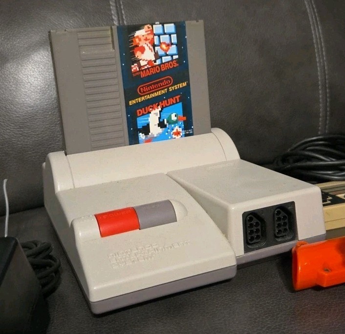Nintendo NES Top Loader Console NES-101 OEM Dog Bone Controller Tested Working