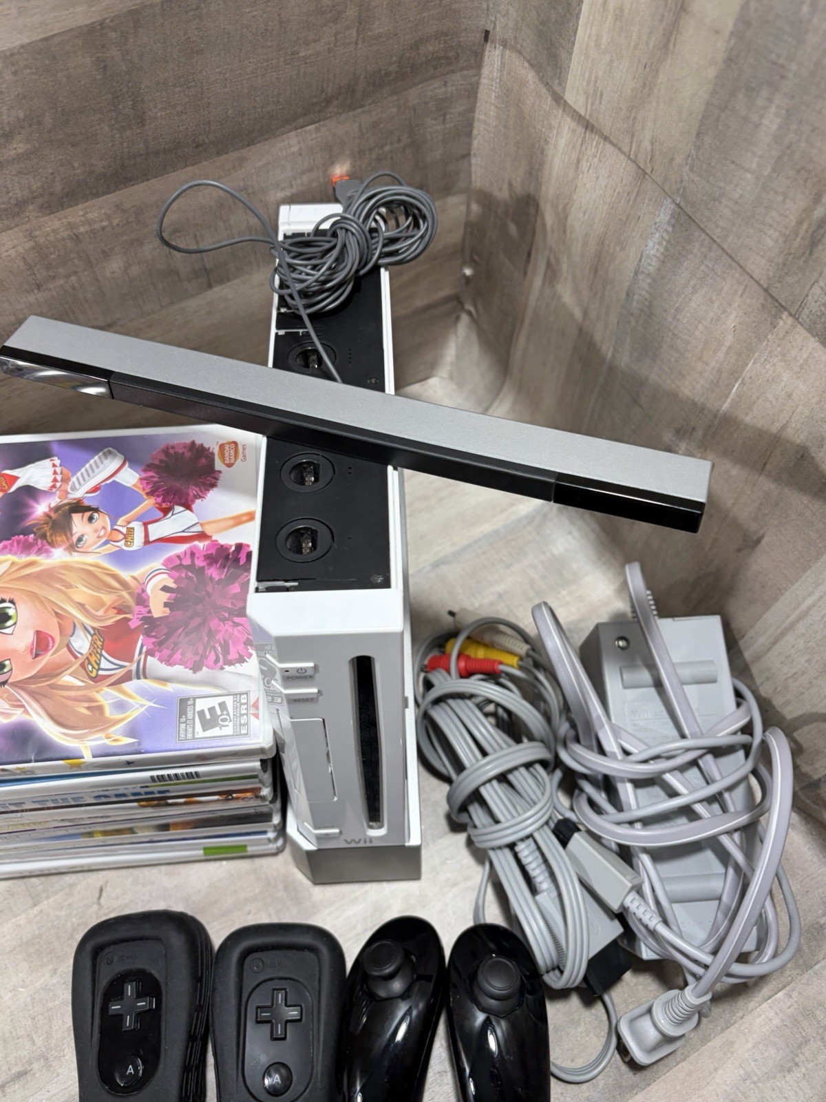 Nintendo Wii Console – White Bundle with 9 Games & 2 Controller + Nunchucks