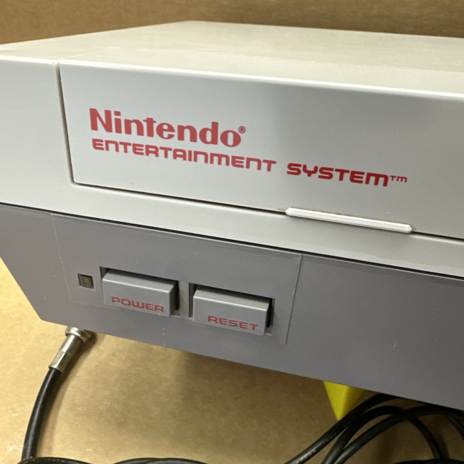 1985 Nintendo System Console Cords 2 Controllers Powers On Not Tested with Game