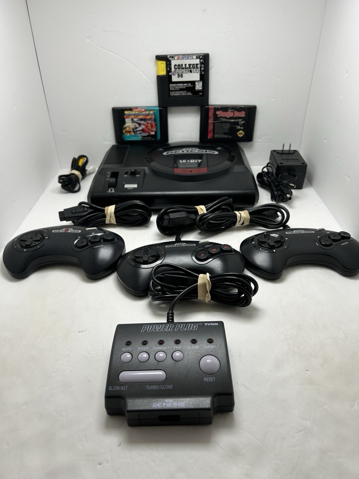 Sega Genesis System Model 1601 Console System Bundle – Tested and Works. READ !!