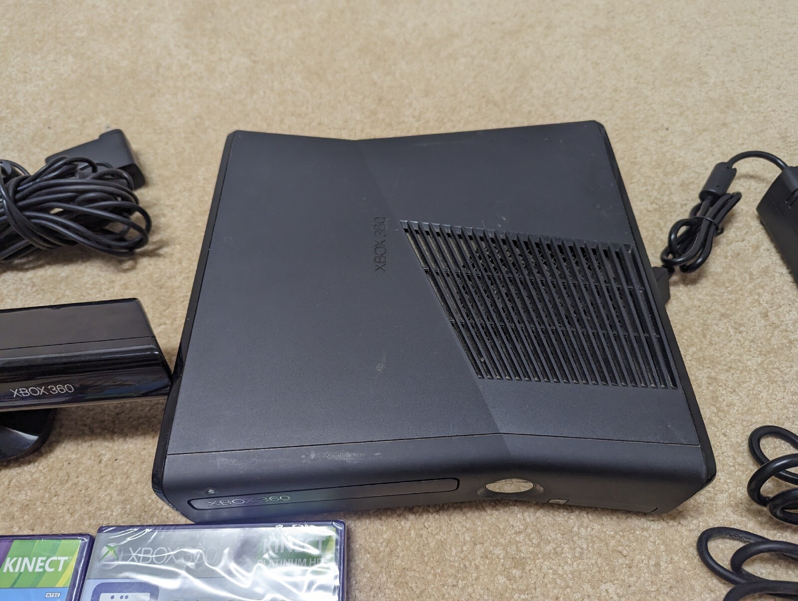 Xbox 360 S Model 1439 Console w/Controller, Kinect Sensor and 4 New Games