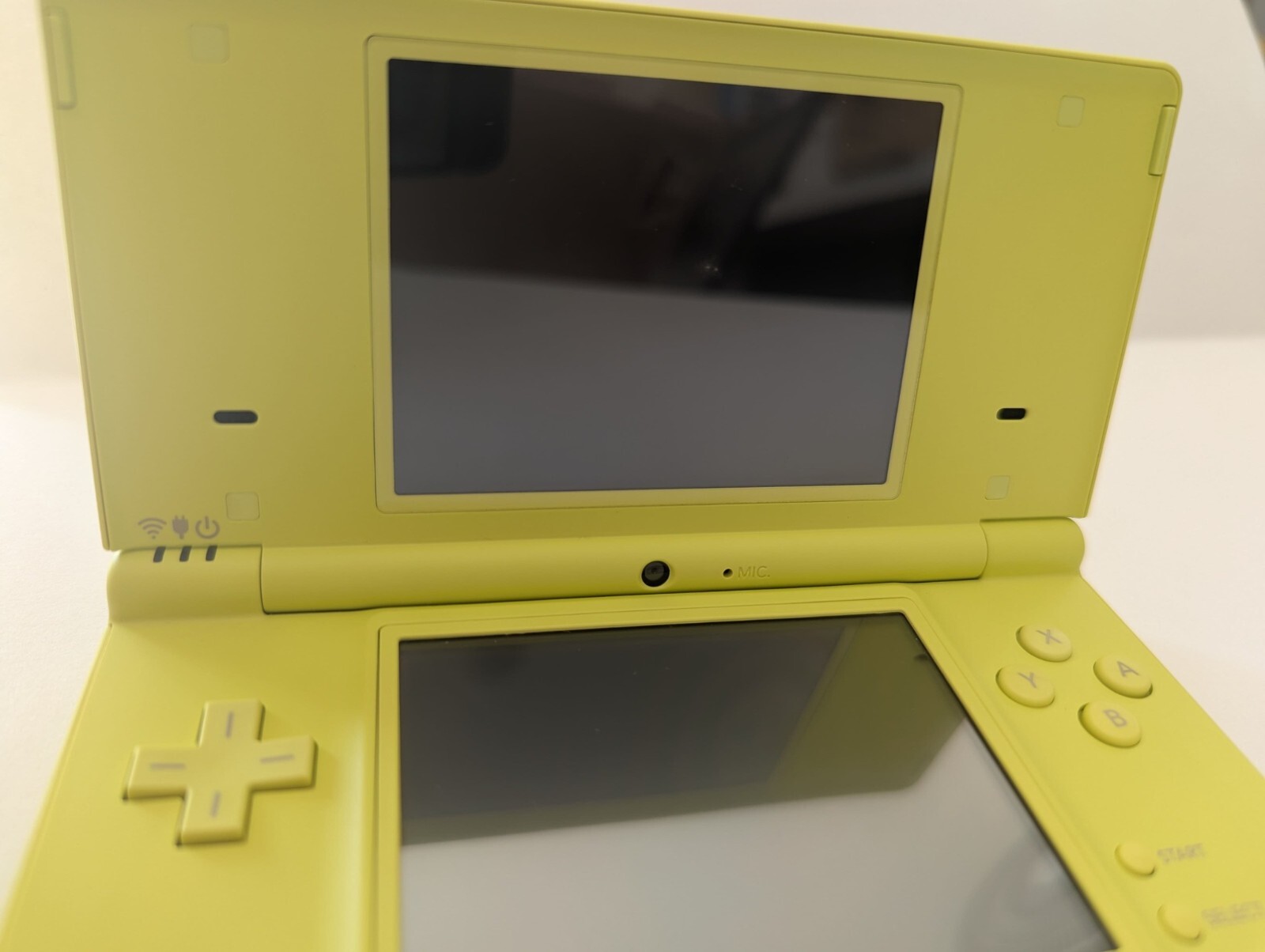 Nintendo DSi Lime Green Handheld System Console Japanese Mario Kart 8Games