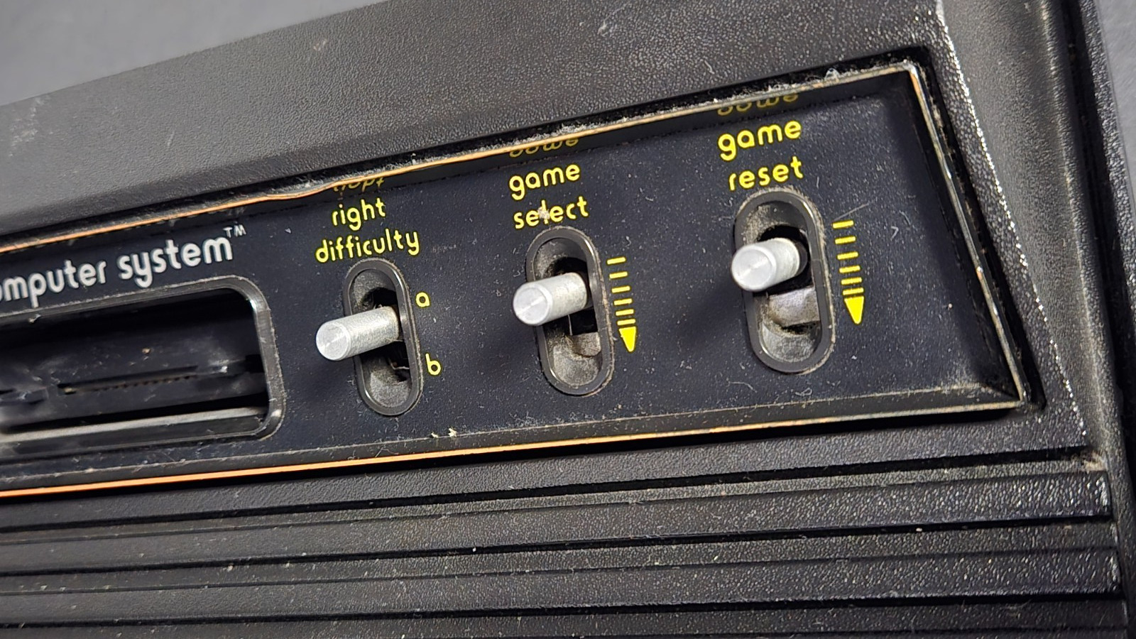 Atari 2600 Light Sixer Console – 6 Switch Woodgrain Taiwan Green Label Untested