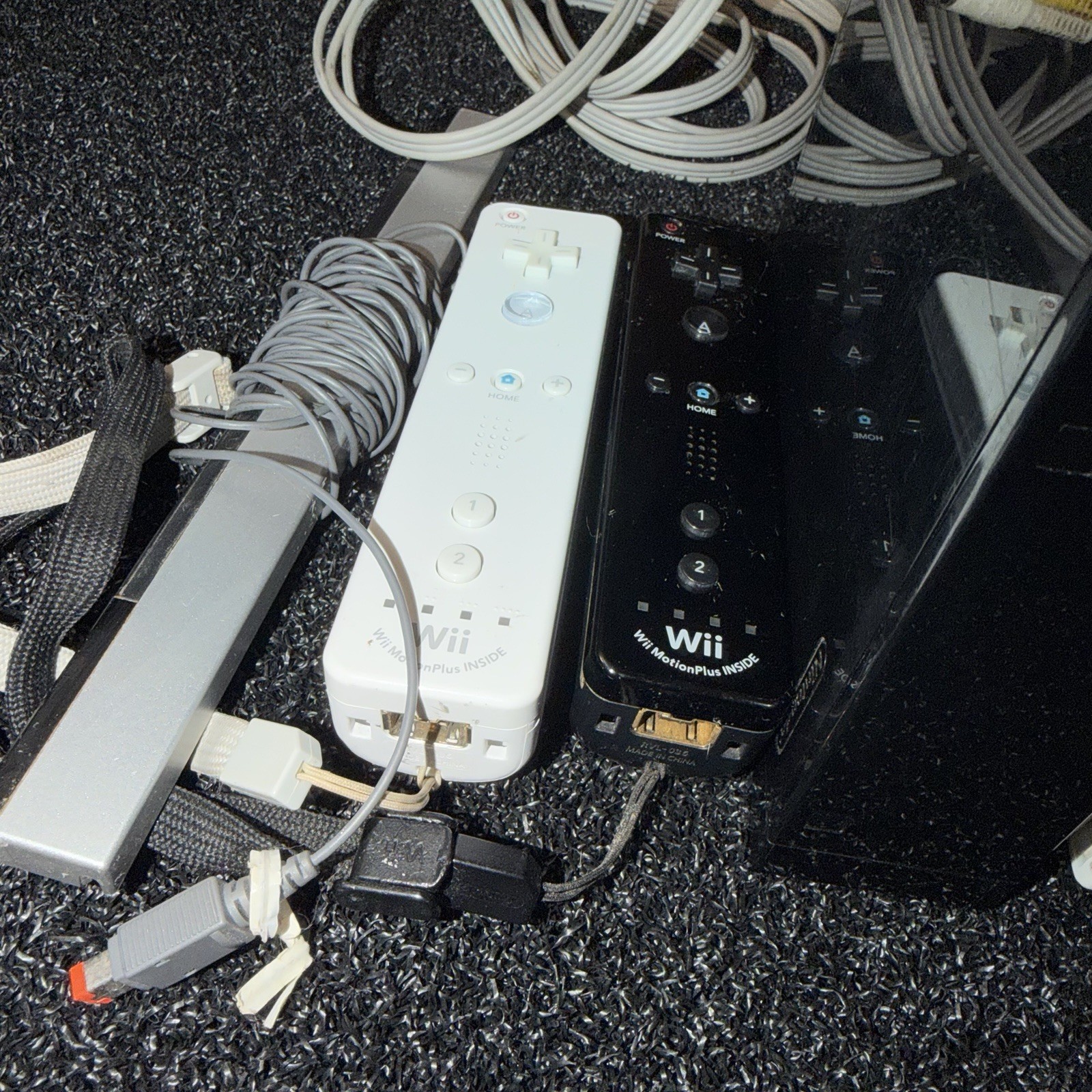 Nintendo Wii Black Console System With Cords Wii Remote Bundle RVL -101 Tested
