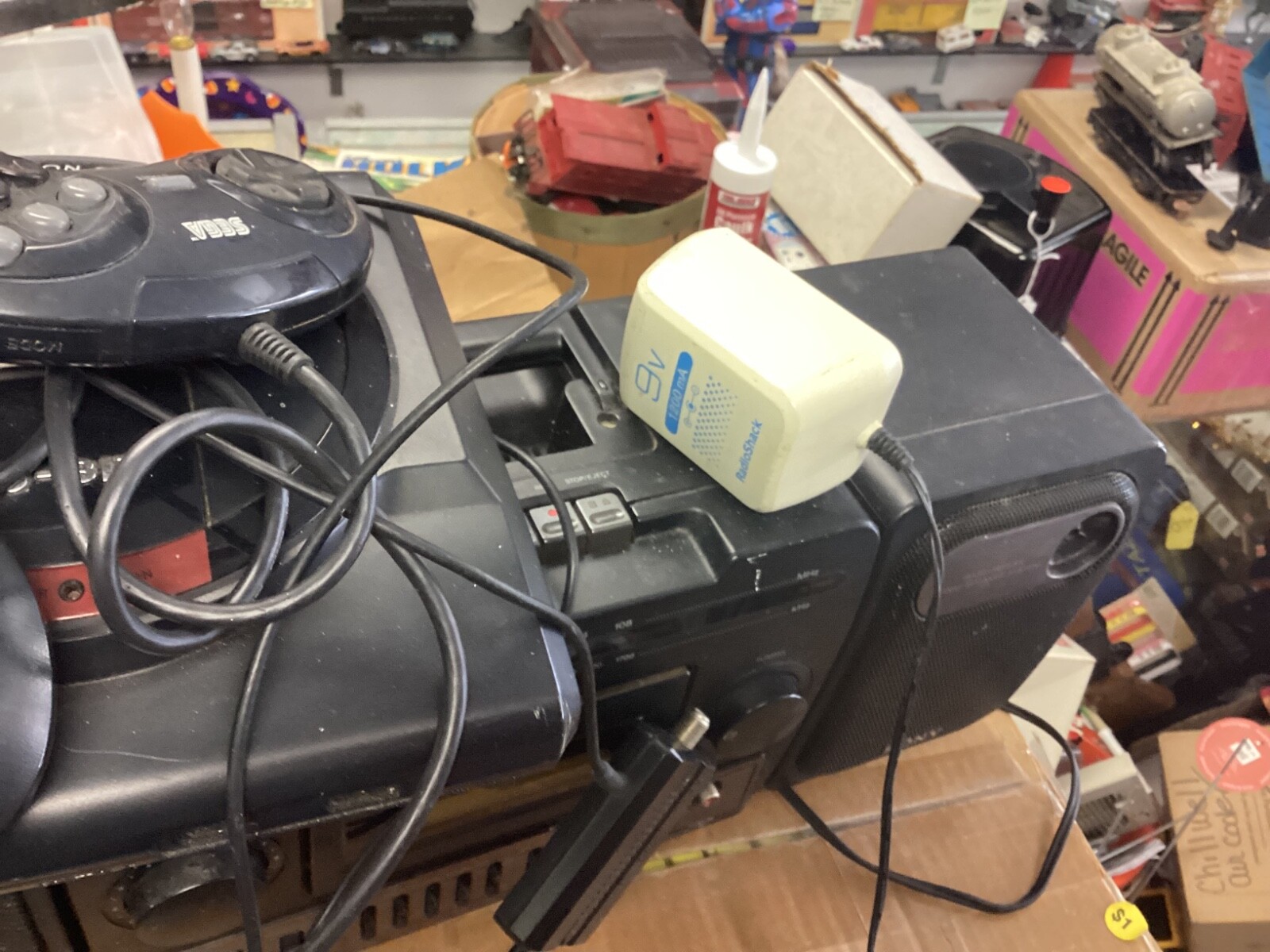 Sega Genesis 16 Bit Console MK-1601 , 2 Controllers, Cords