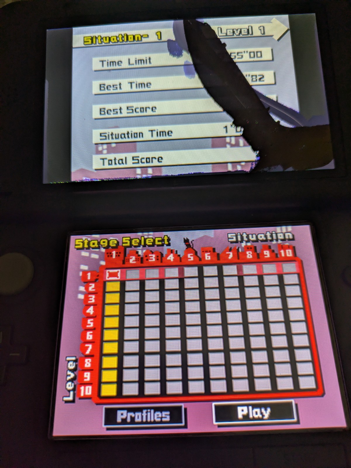 Defective – Nintendo 3DS XL Handheld System – Red/Black Cracked Screen Charger