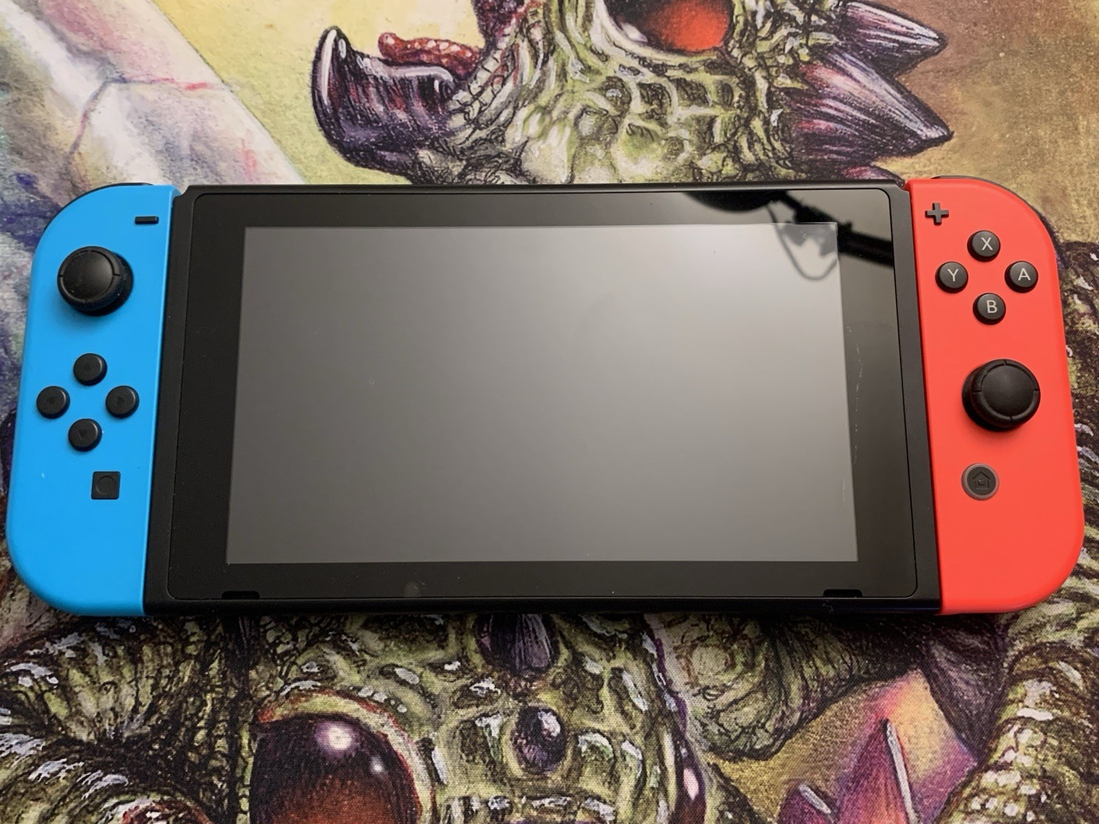 Nintendo Switch 32GB Console + CASE + SD Card + Luigi’s Mansion 3! + Stand!
