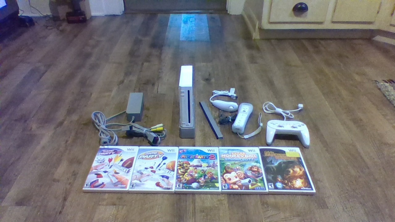NINTENDO Wii SYSTEM COMPLETE TESTED WORKING W/5 GMS WII MARIO PARTY 8 & MORE